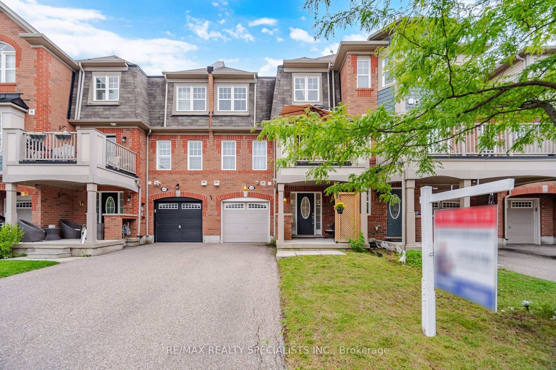 Photo of 220 Mortimer Crescent