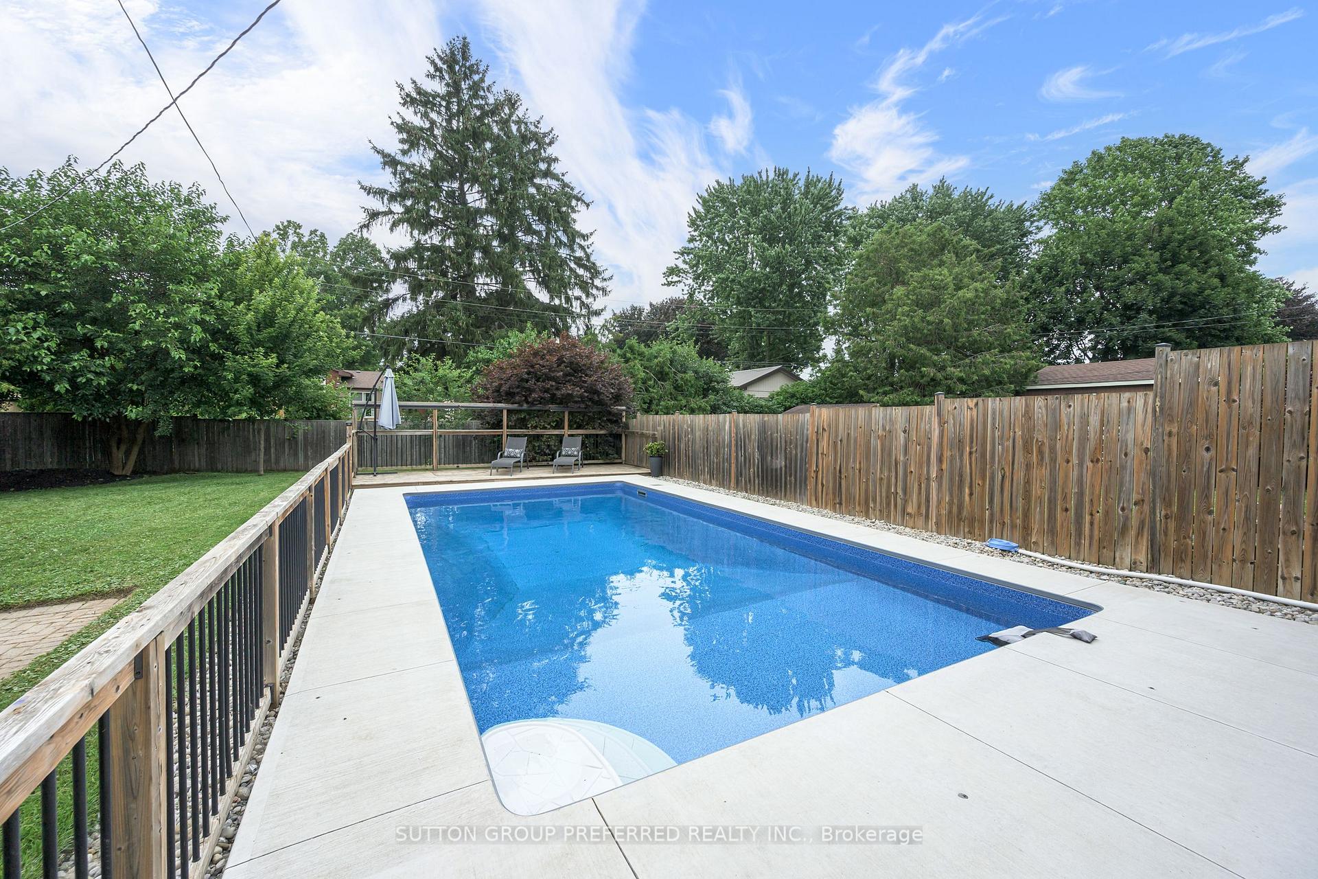 Photo 8 of 240 Byron Avenue, Thames Centre, Dorchester — HOMEH
