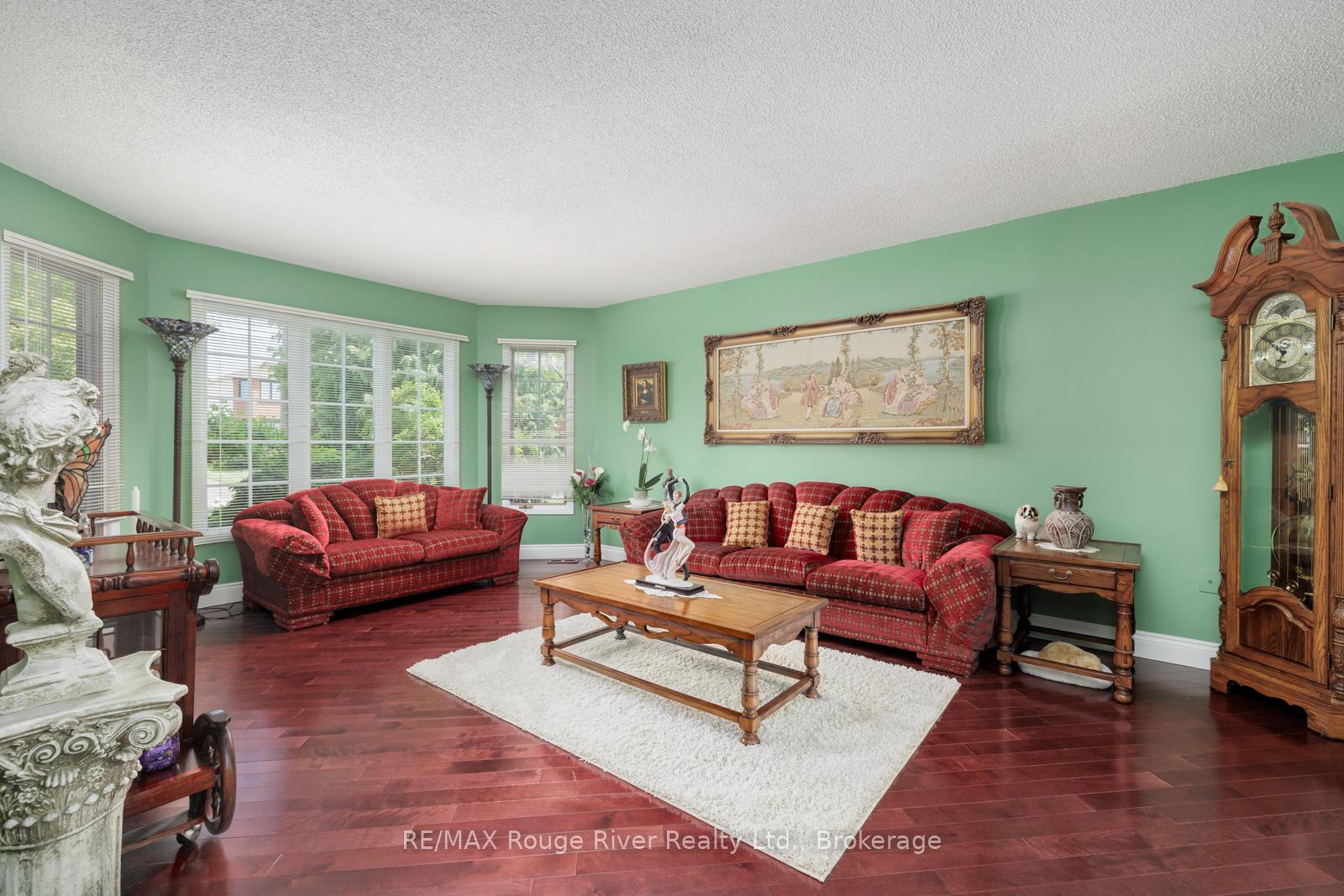 Photo 6 of 1106 Ridge Valley Drive, Oshawa, Pinecrest — HOMEH