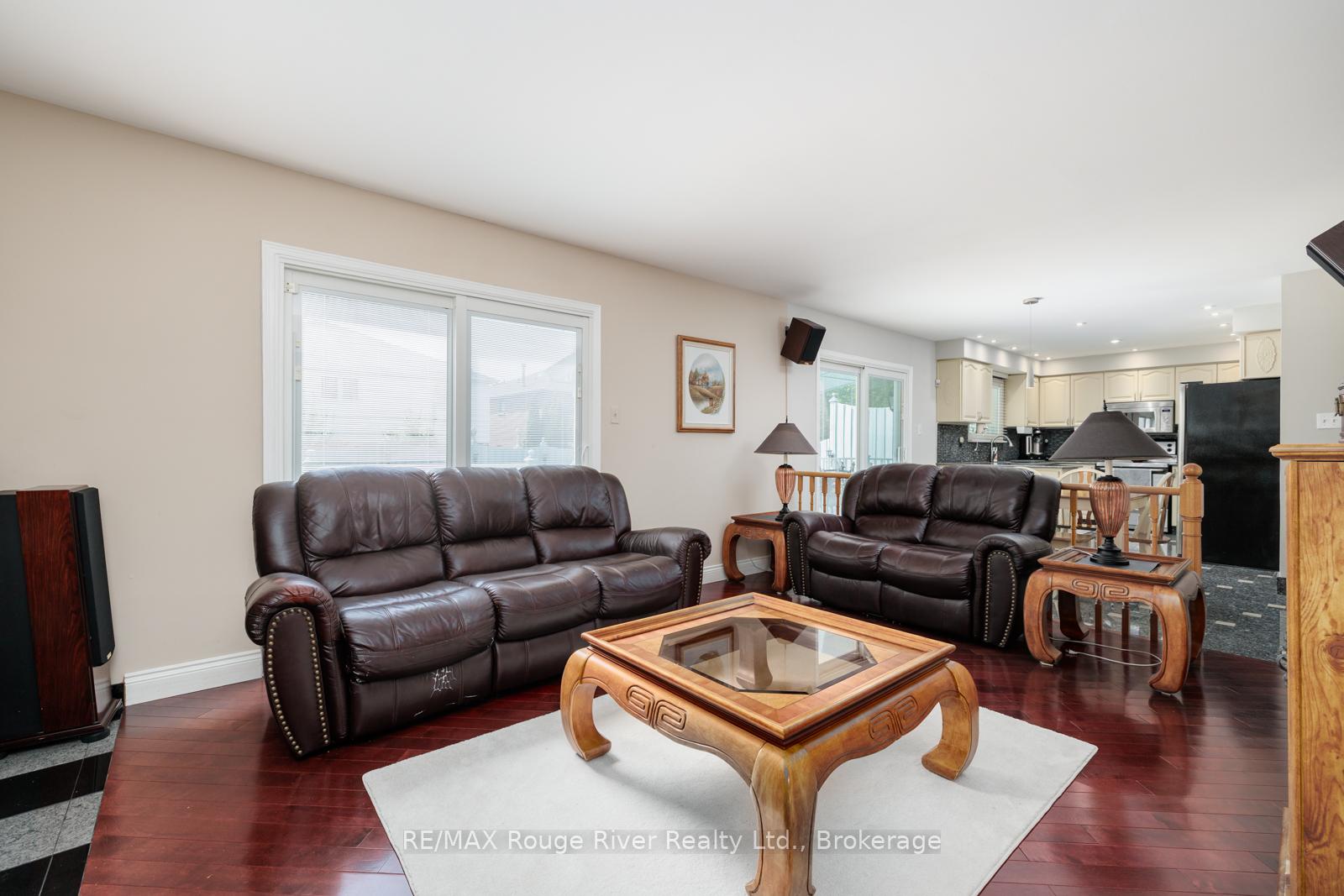 Photo 11 of 1106 Ridge Valley Drive, Oshawa, Pinecrest — HOMEH