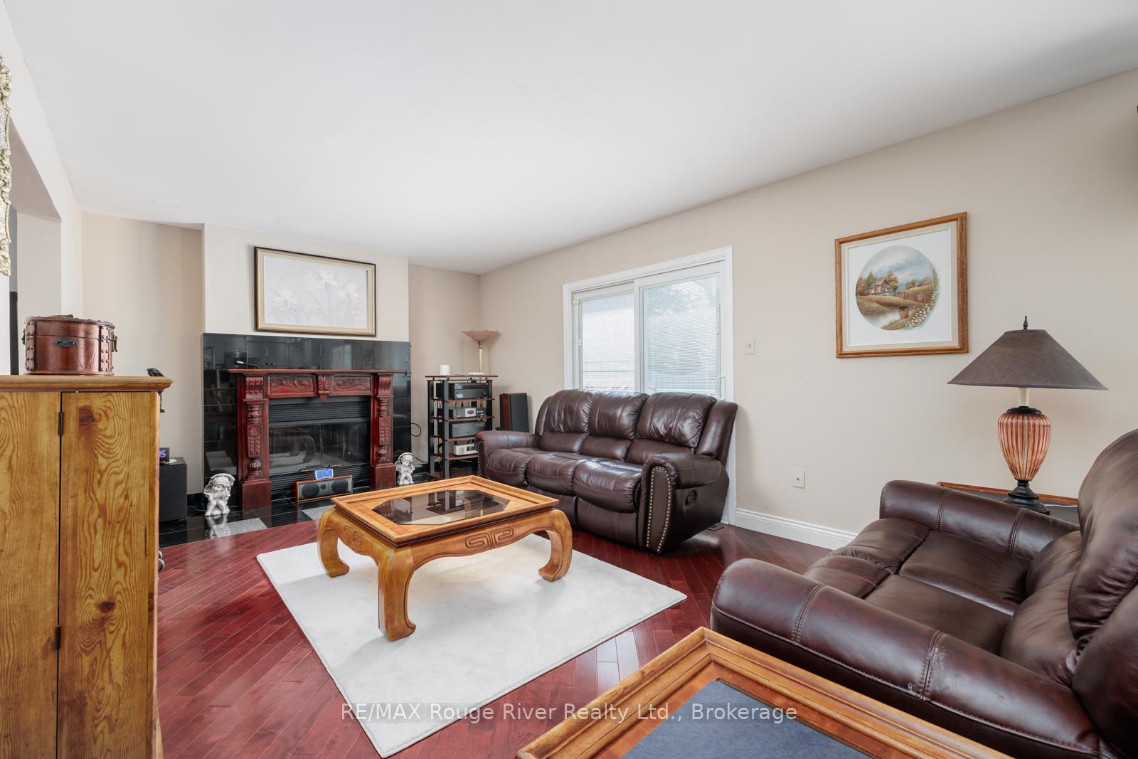 Photo 12 of 1106 Ridge Valley Drive, Oshawa, Pinecrest — HOMEH