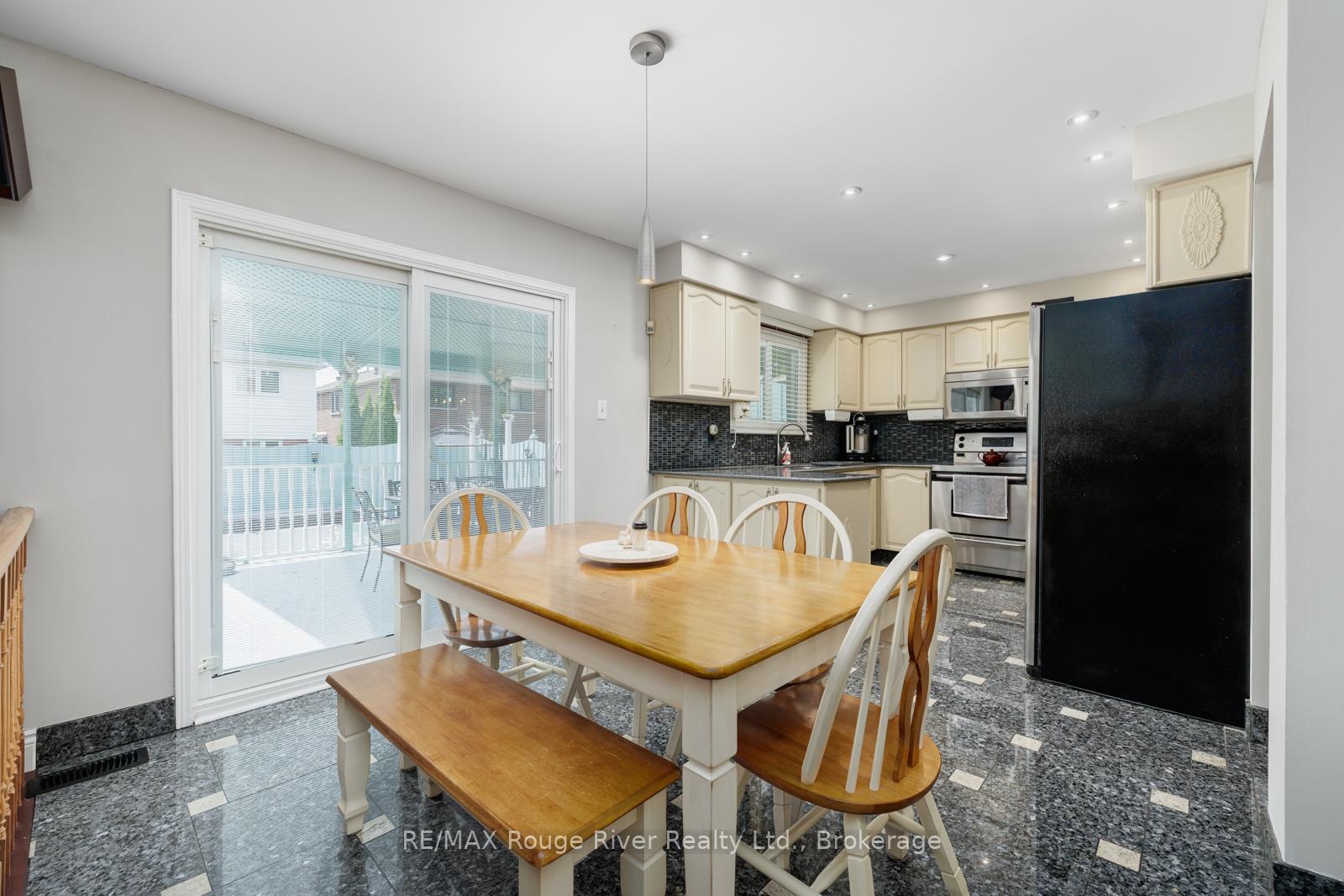 Photo 13 of 1106 Ridge Valley Drive, Oshawa, Pinecrest — HOMEH