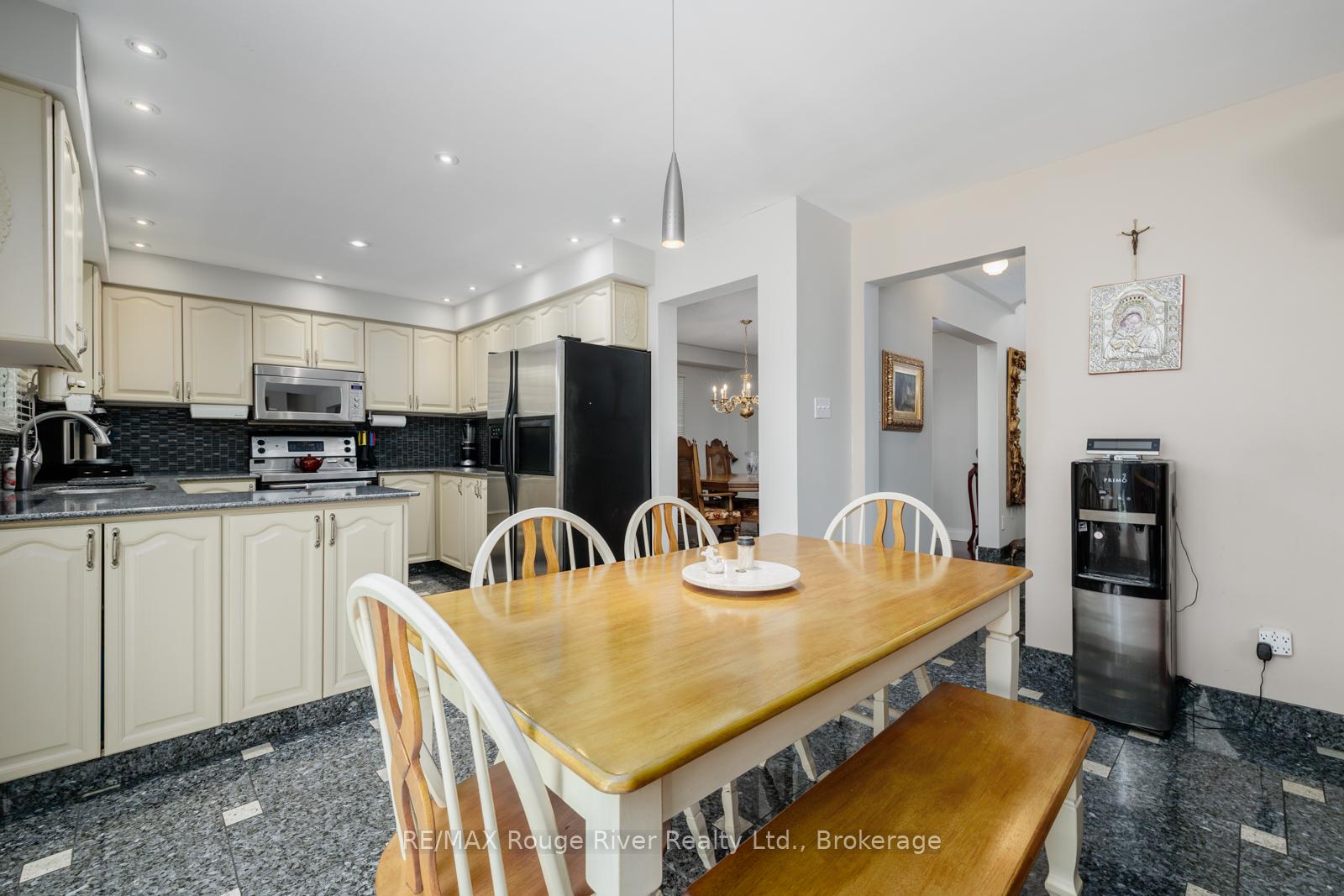 Photo 15 of 1106 Ridge Valley Drive, Oshawa, Pinecrest — HOMEH