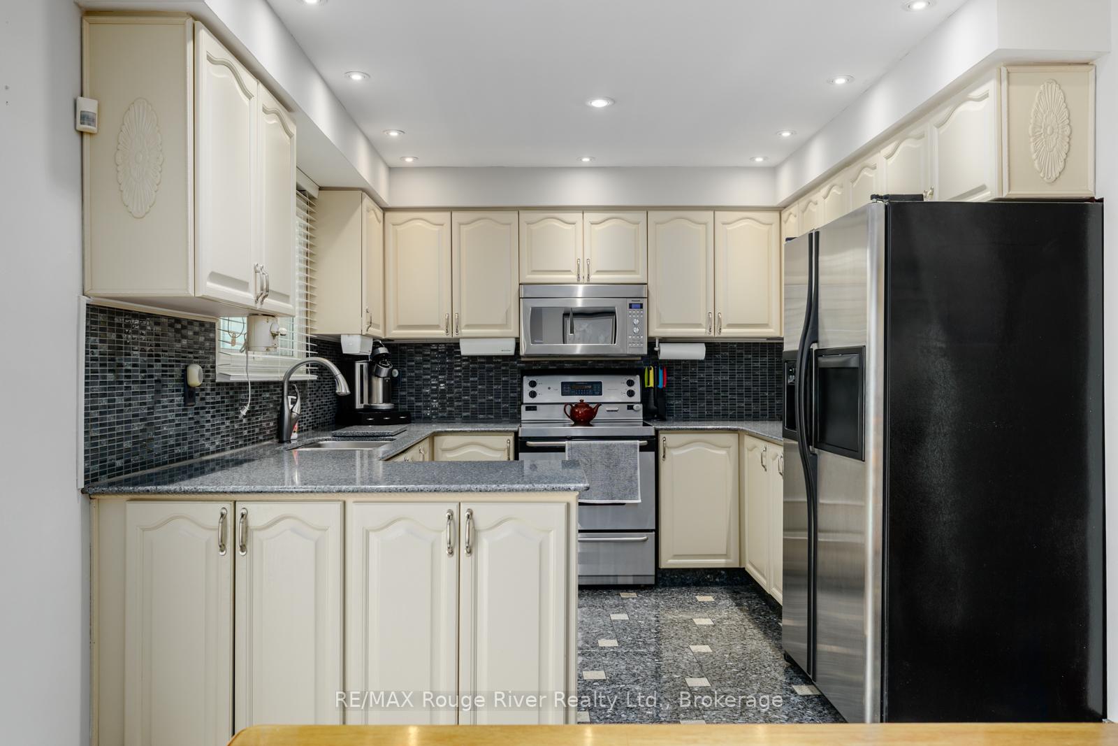 Photo 16 of 1106 Ridge Valley Drive, Oshawa, Pinecrest — HOMEH