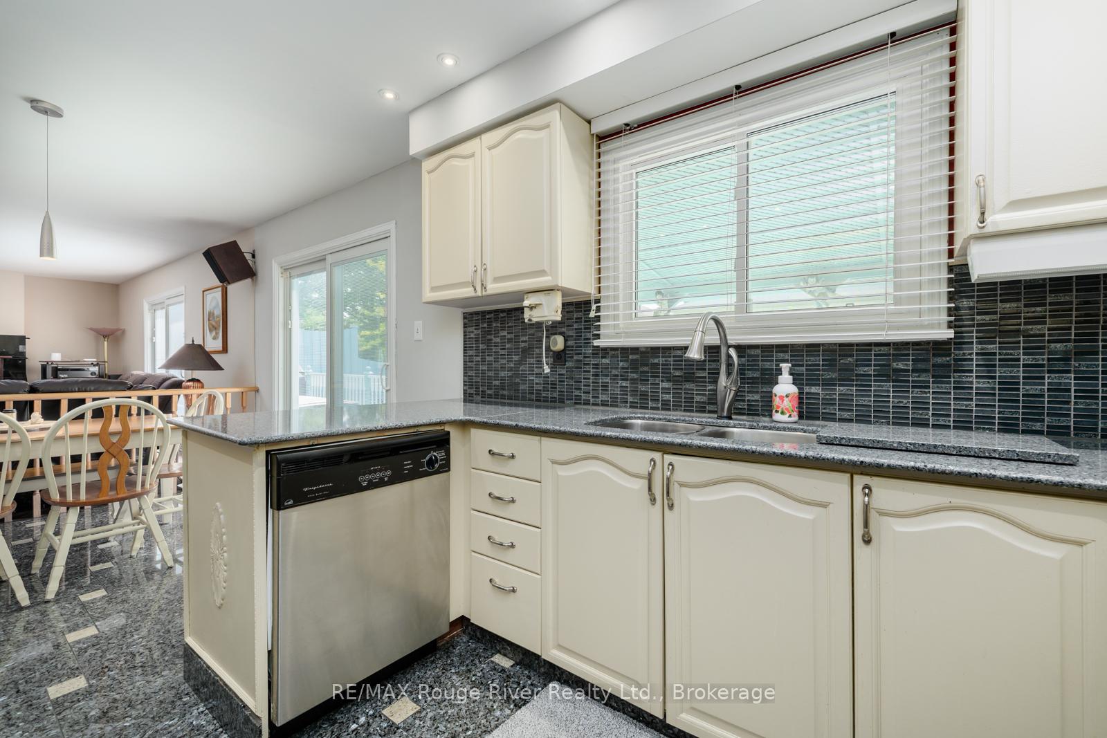 Photo 17 of 1106 Ridge Valley Drive, Oshawa, Pinecrest — HOMEH