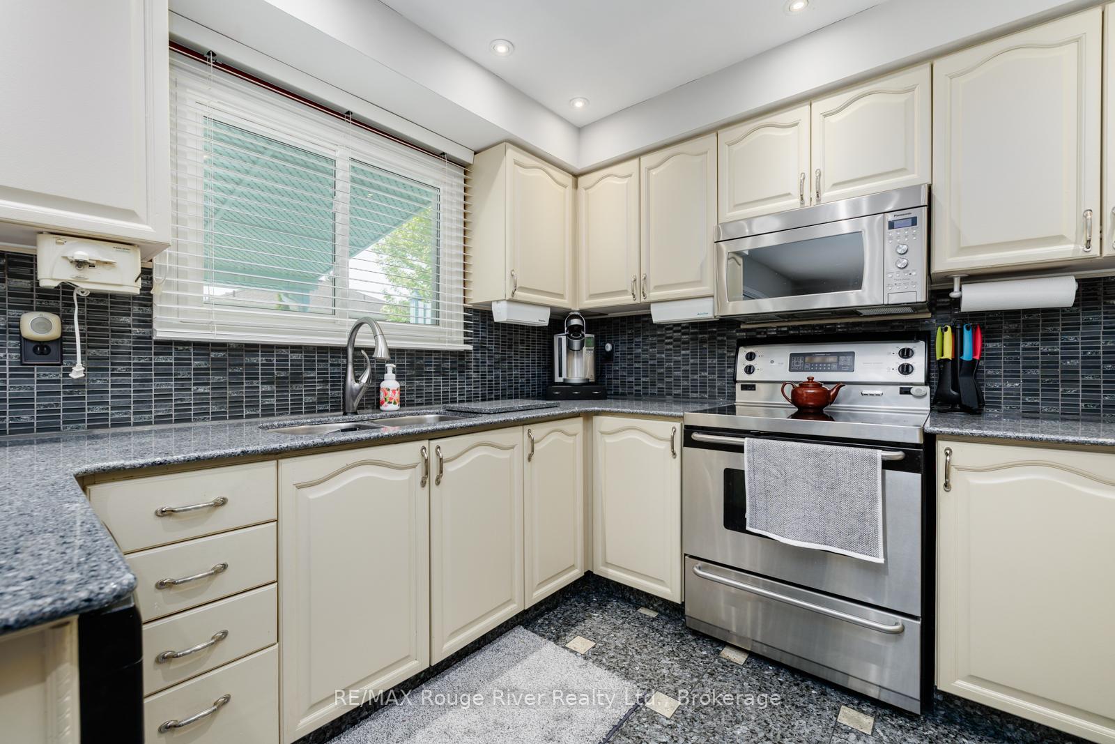 Photo 18 of 1106 Ridge Valley Drive, Oshawa, Pinecrest — HOMEH