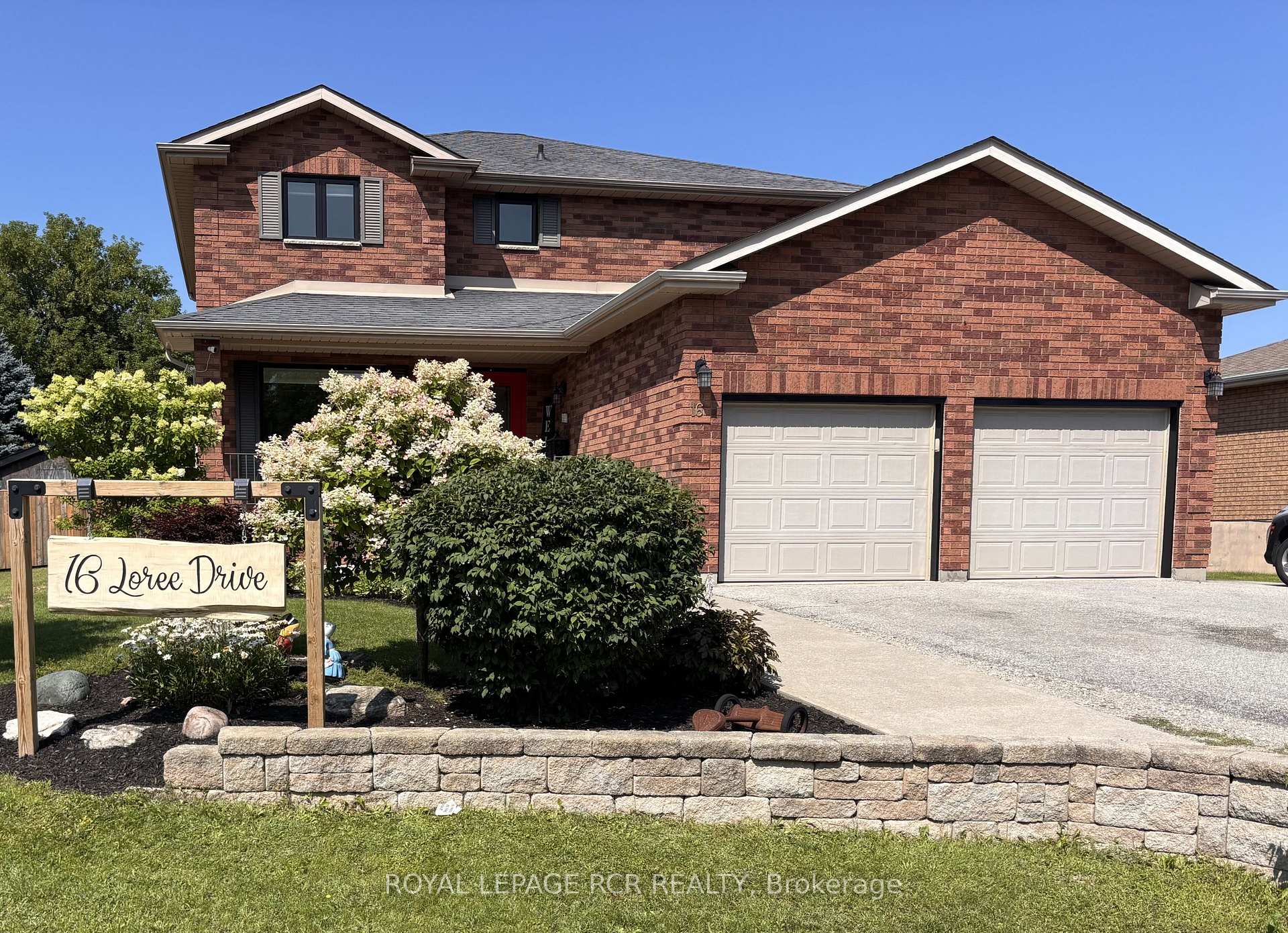 Photo 2 of 16 Loree Drive, Adjala-Tosorontio, Everett — HOMEH
