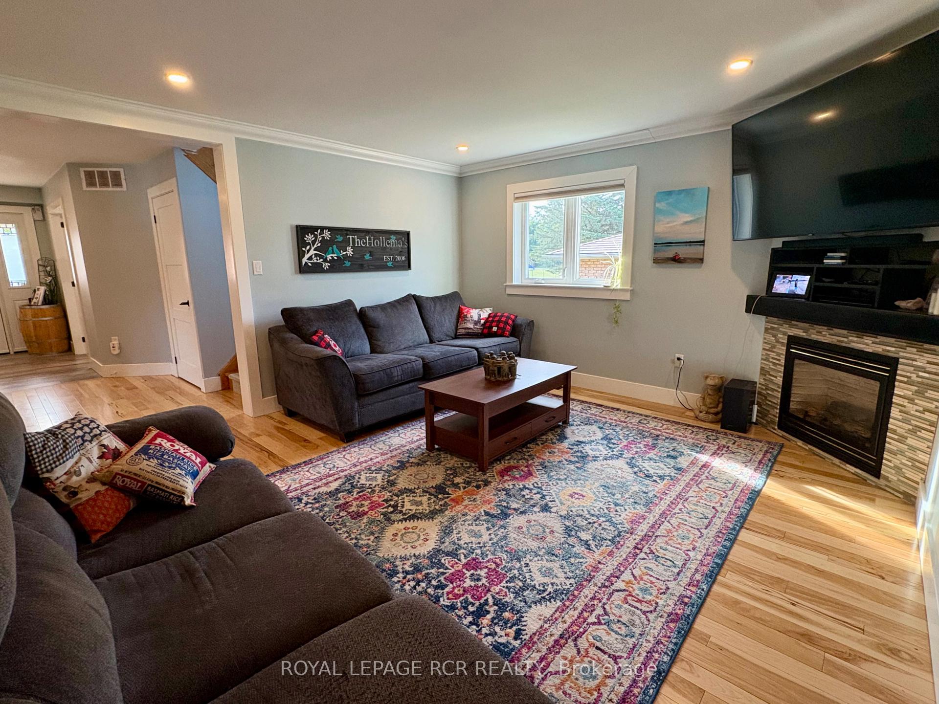 Photo 9 of 16 Loree Drive, Adjala-Tosorontio, Everett — HOMEH