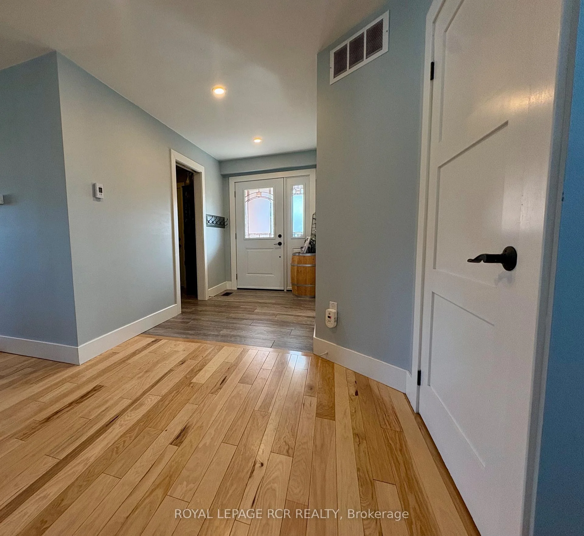Photo 7 of 16 Loree Drive, Adjala-Tosorontio, Everett — HOMEH