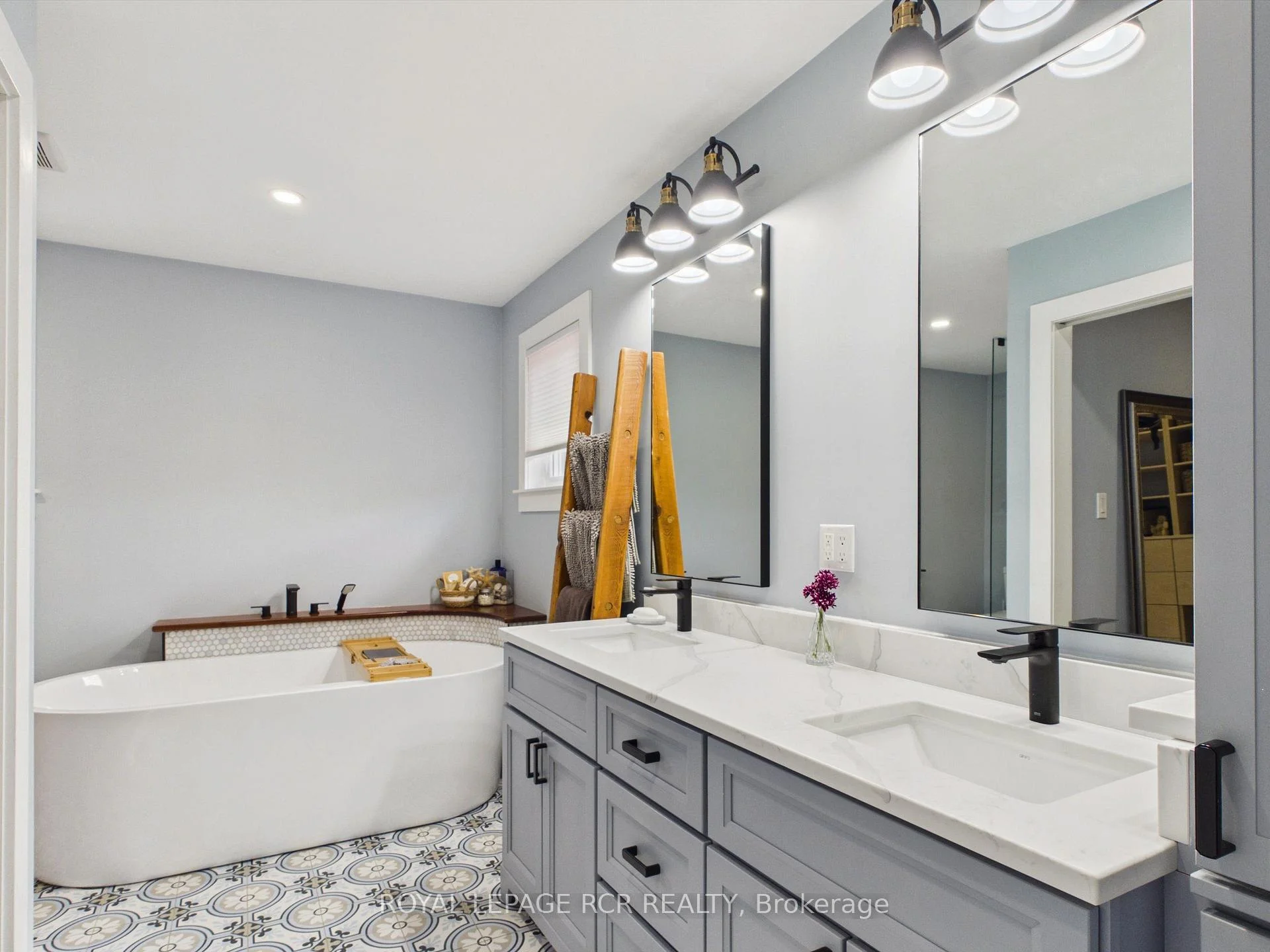 Photo 47 of 16 Loree Drive, Adjala-Tosorontio, Everett — HOMEH
