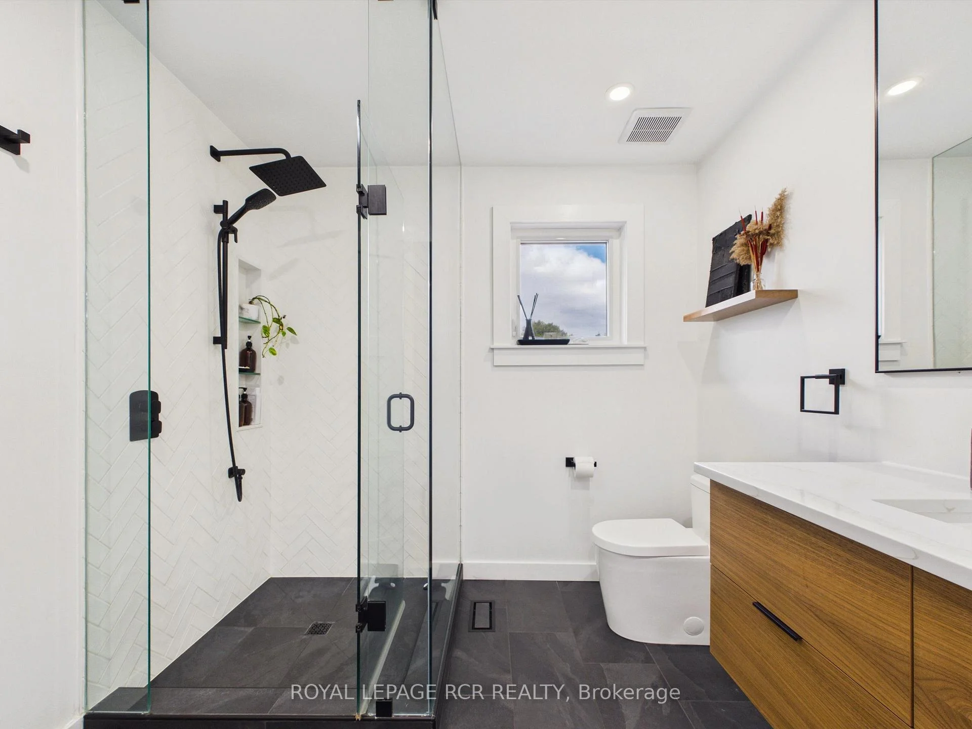 Photo 65 of 16 Loree Drive, Adjala-Tosorontio, Everett — HOMEH
