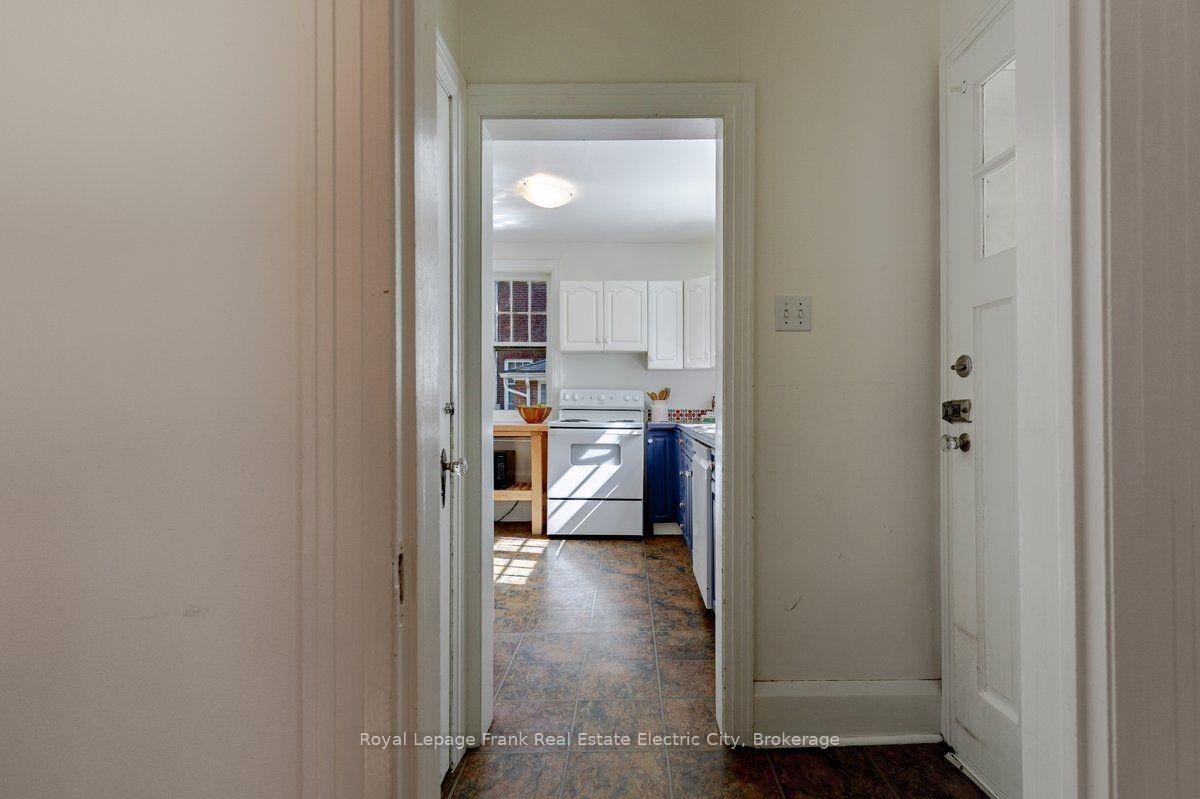 Photo 17 of 567 King Street, Peterborough, Town Ward 3 — HOMEH