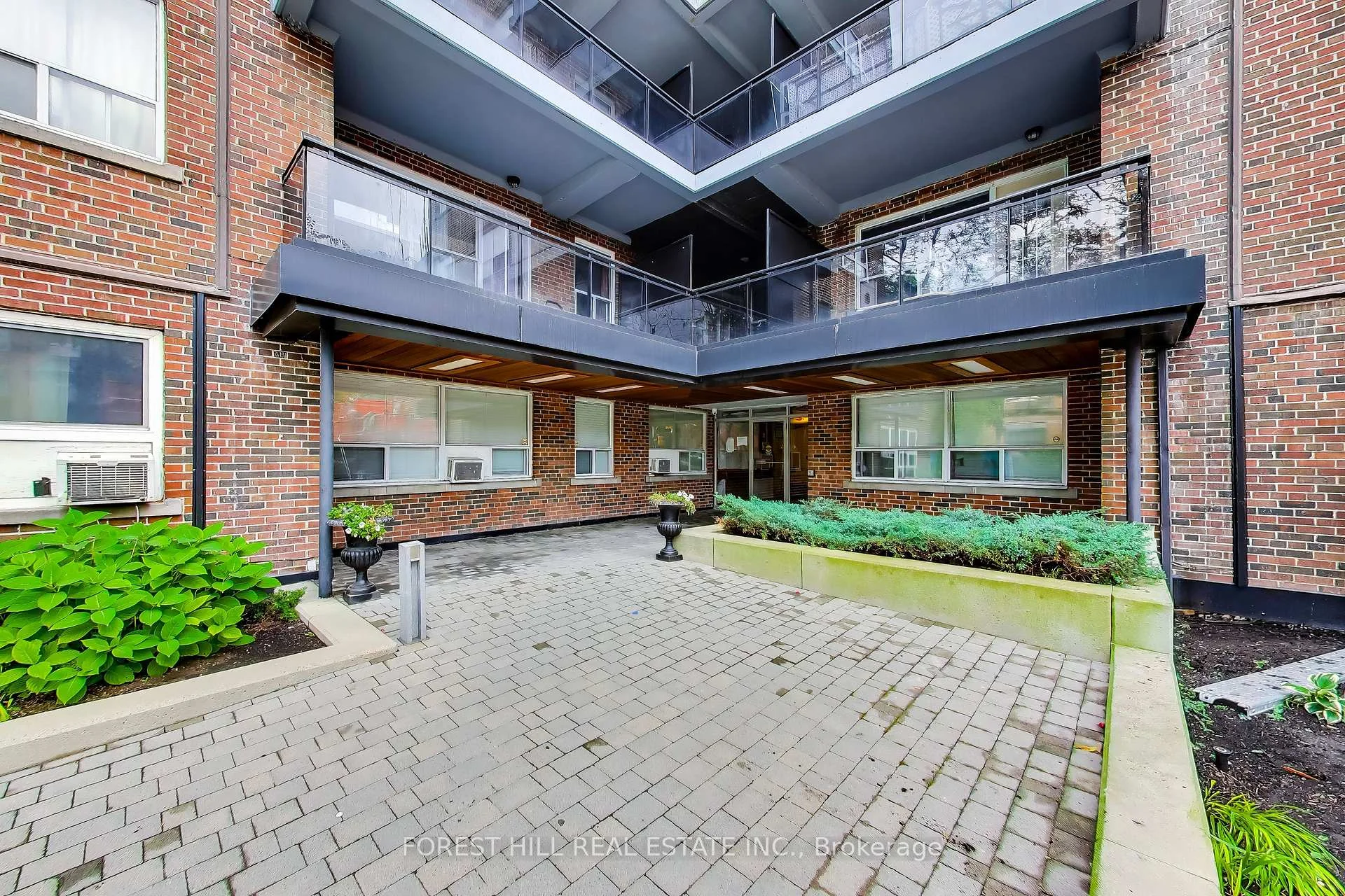 Photo 10 of Unit 807, 291 Avenue Road, Toronto, Yonge-St. Clair — HOMEH