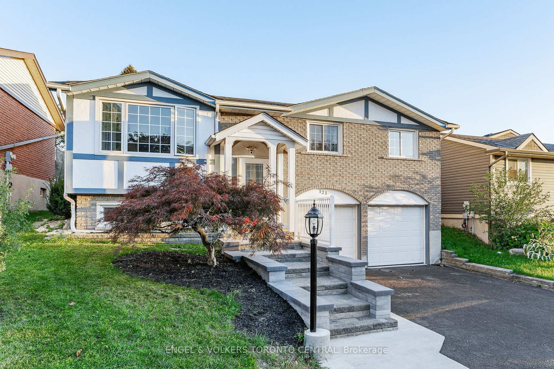 Photo 2 of 121 Southwood Drive, Kitchener, Country Hills — HOMEH