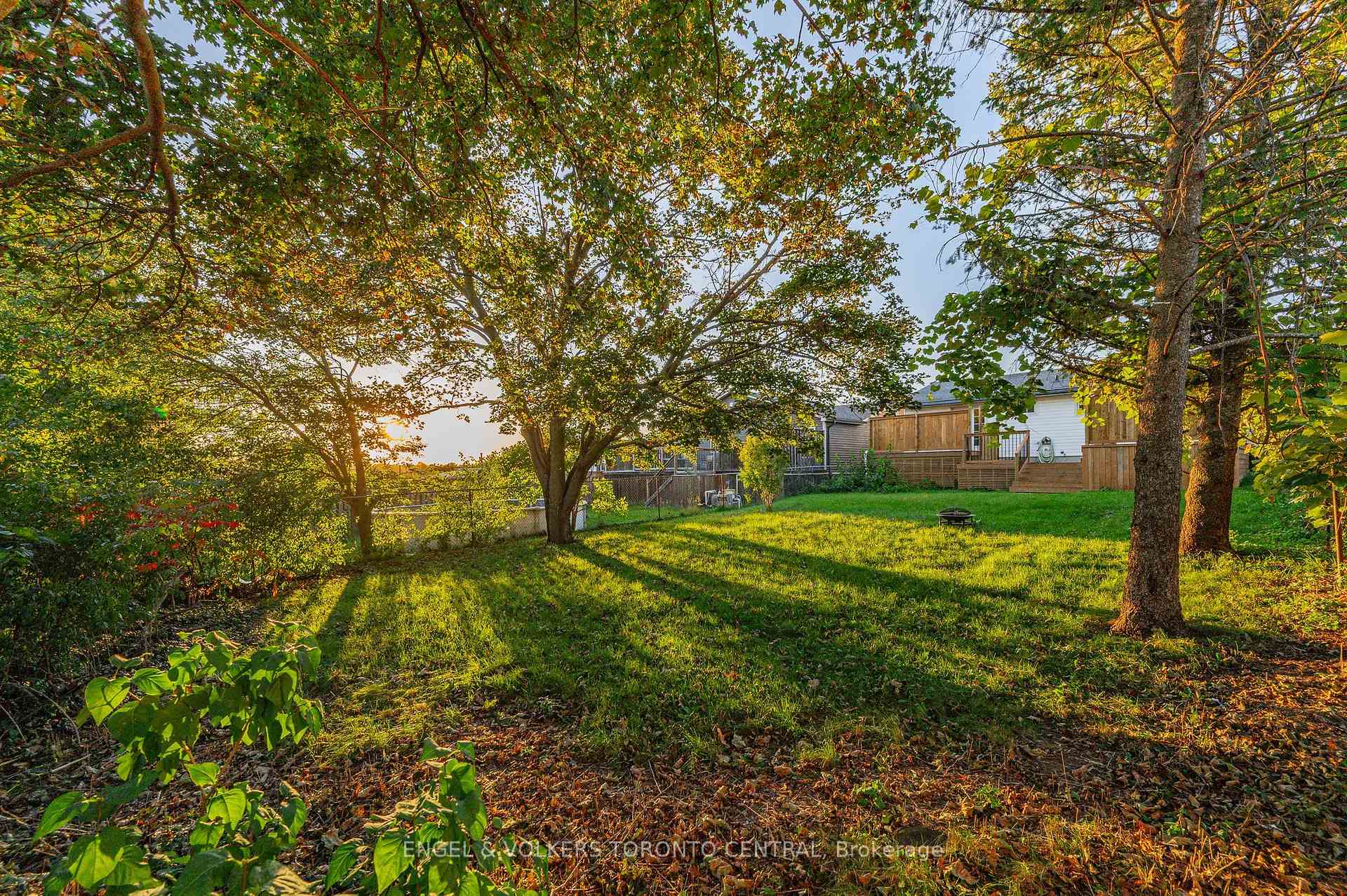 Photo 3 of 121 Southwood Drive, Kitchener, Country Hills — HOMEH
