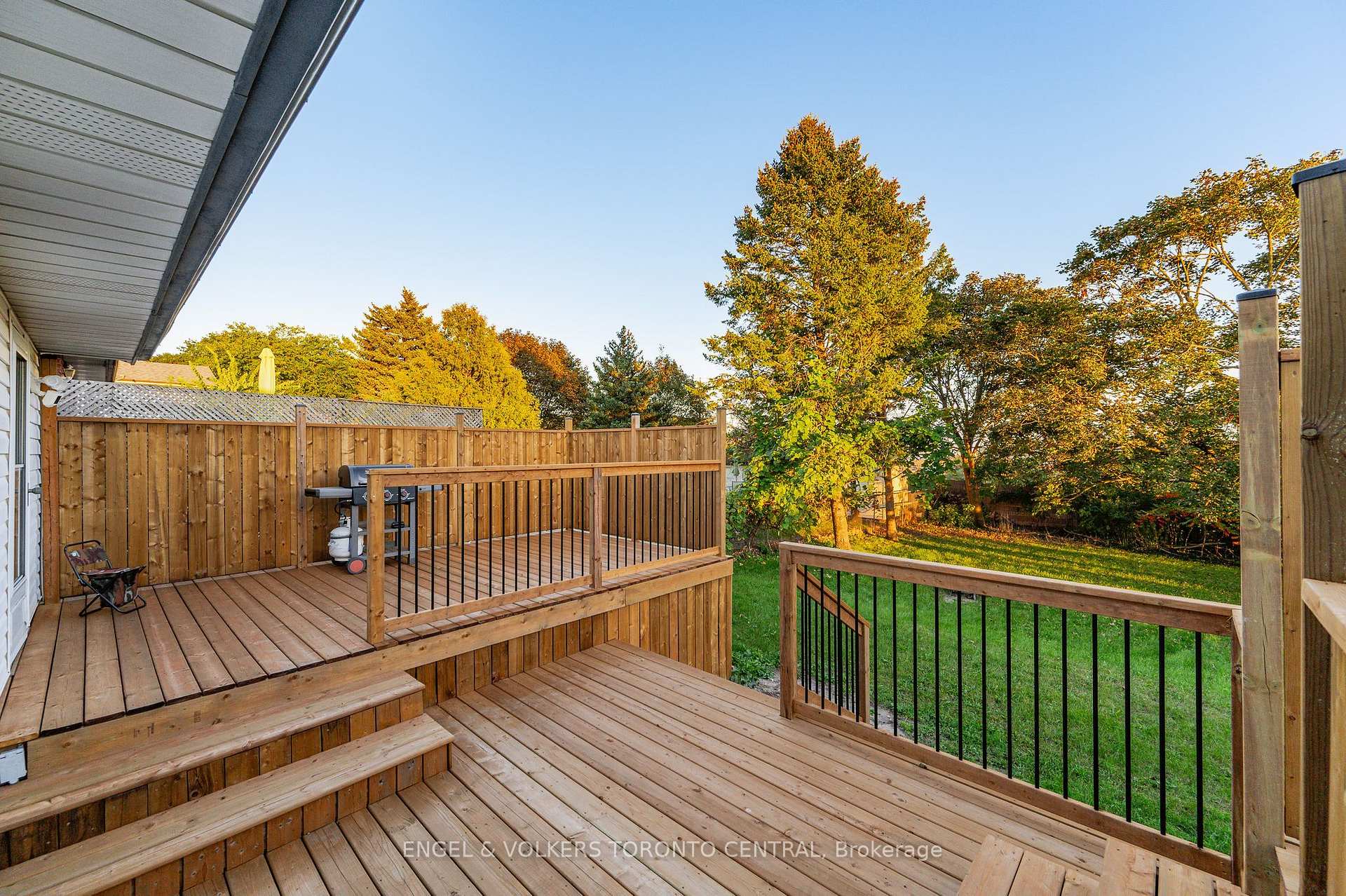 Photo 4 of 121 Southwood Drive, Kitchener, Country Hills — HOMEH