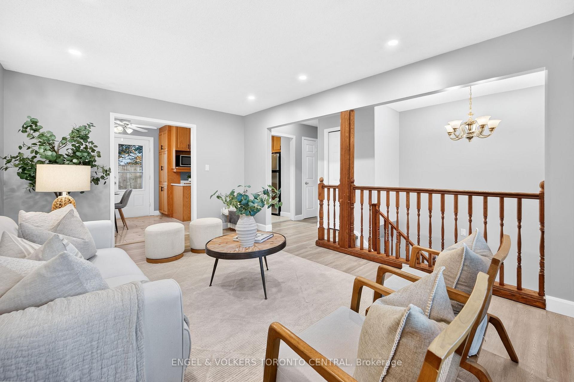 Photo 9 of 121 Southwood Drive, Kitchener, Country Hills — HOMEH