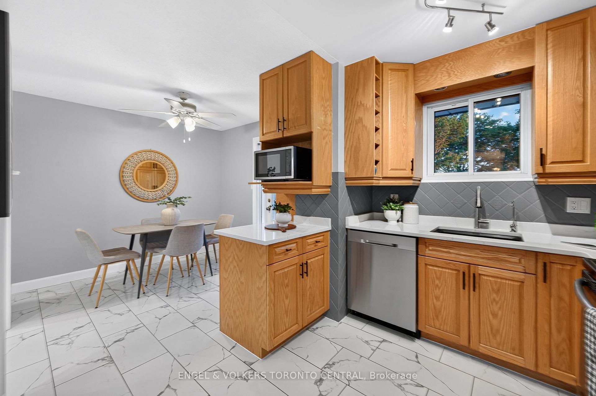 Photo 13 of 121 Southwood Drive, Kitchener, Country Hills — HOMEH
