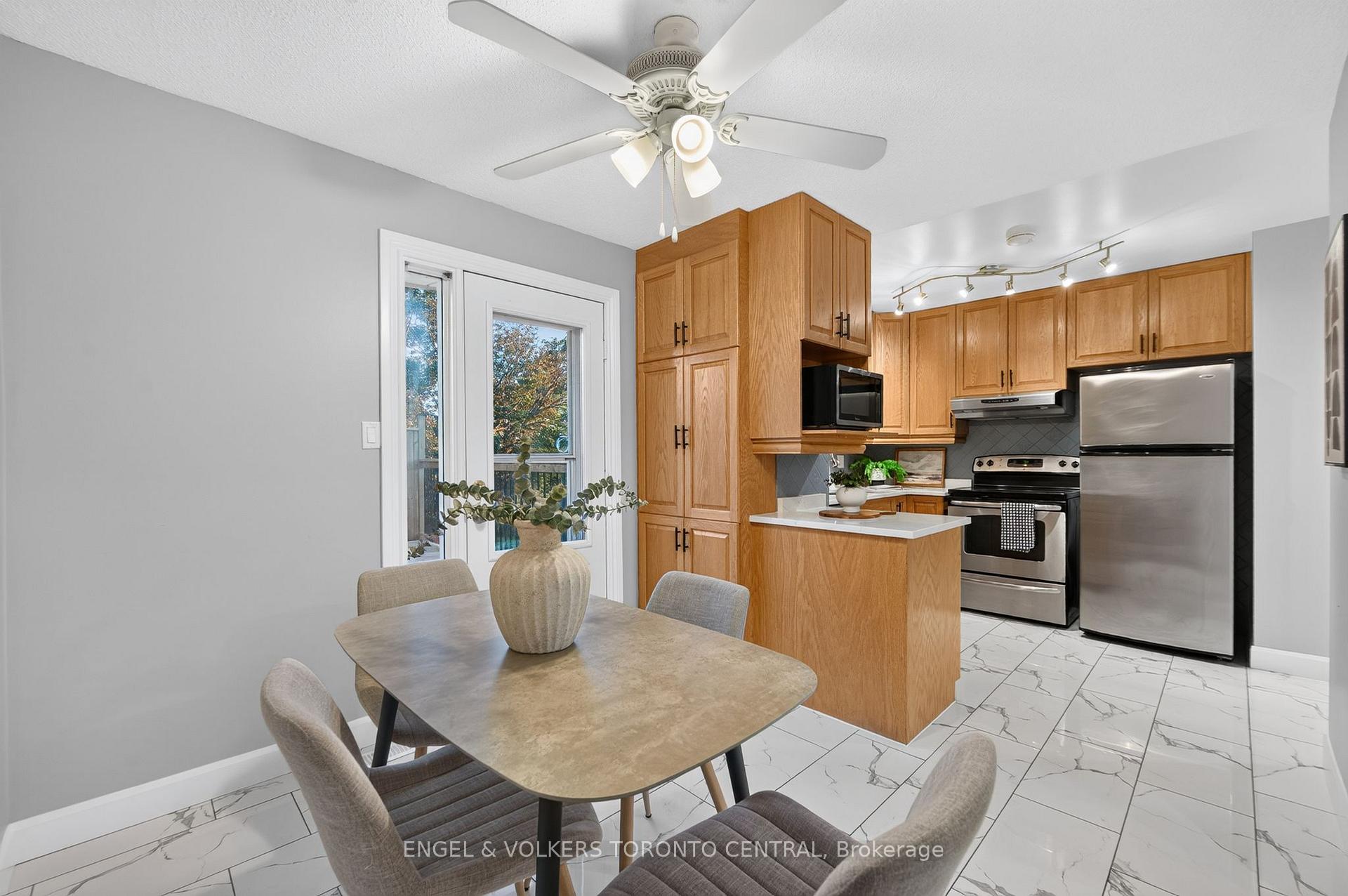 Photo 16 of 121 Southwood Drive, Kitchener, Country Hills — HOMEH