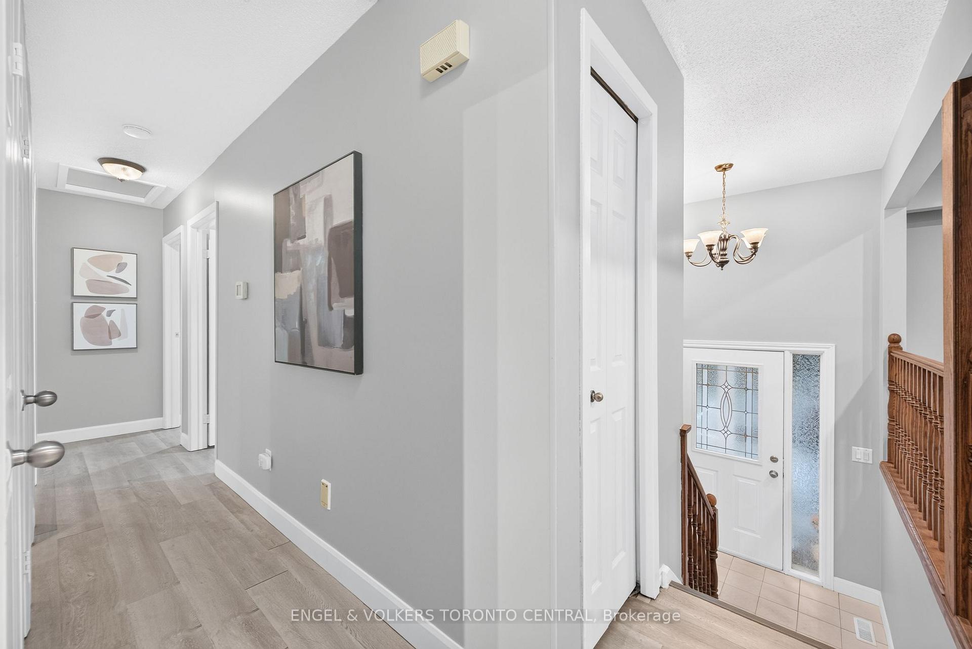 Photo 18 of 121 Southwood Drive, Kitchener, Country Hills — HOMEH
