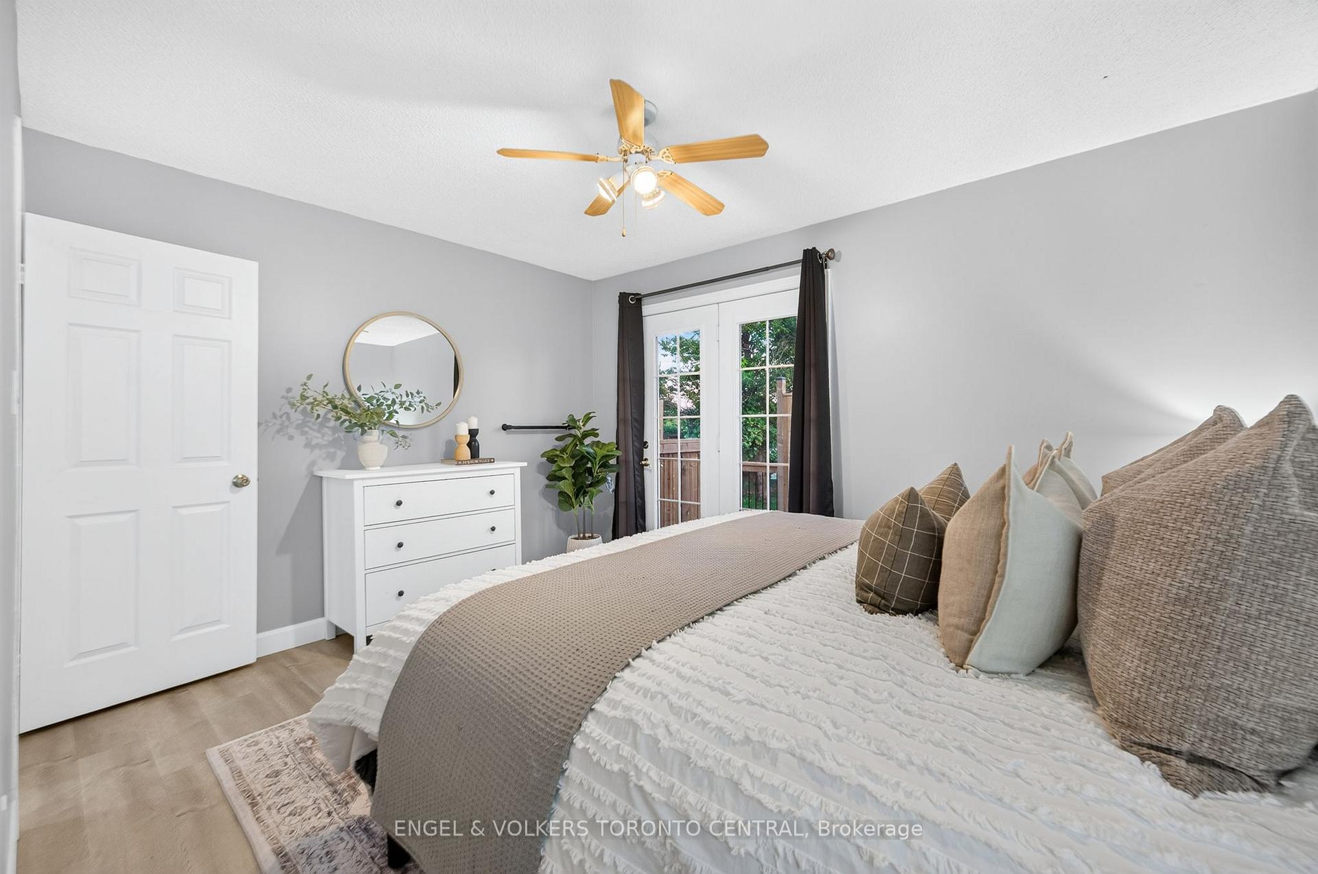 Photo 21 of 121 Southwood Drive, Kitchener, Country Hills — HOMEH