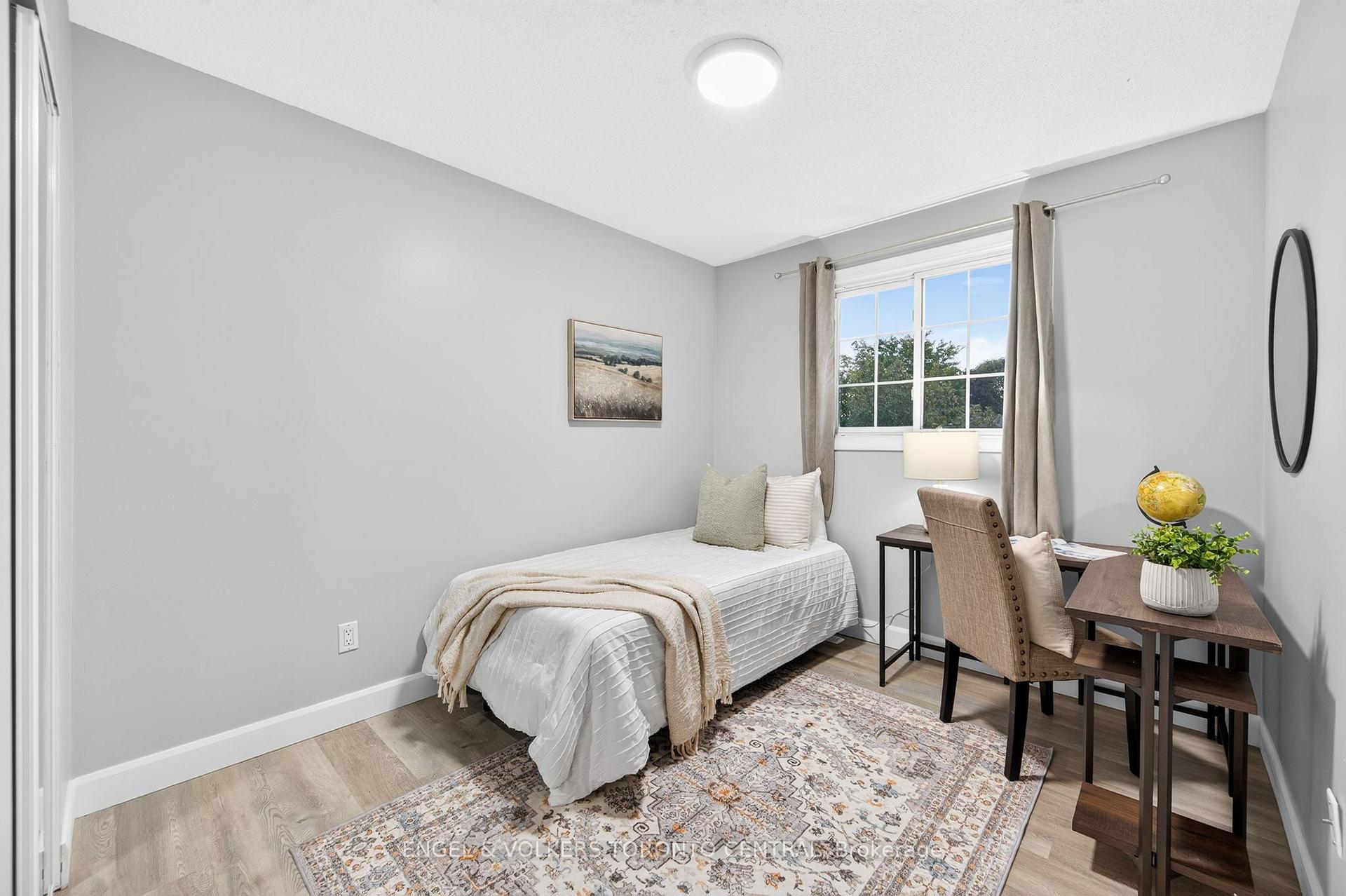 Photo 23 of 121 Southwood Drive, Kitchener, Country Hills — HOMEH