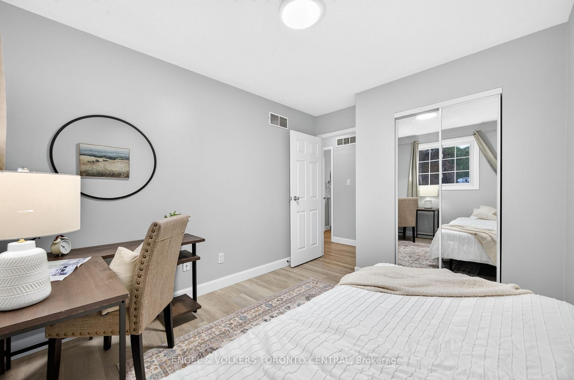 Photo 24 of 121 Southwood Drive, Kitchener, Country Hills — HOMEH