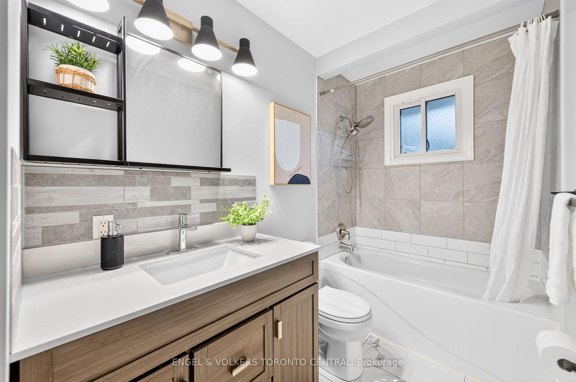 Photo 25 of 121 Southwood Drive, Kitchener, Country Hills — HOMEH