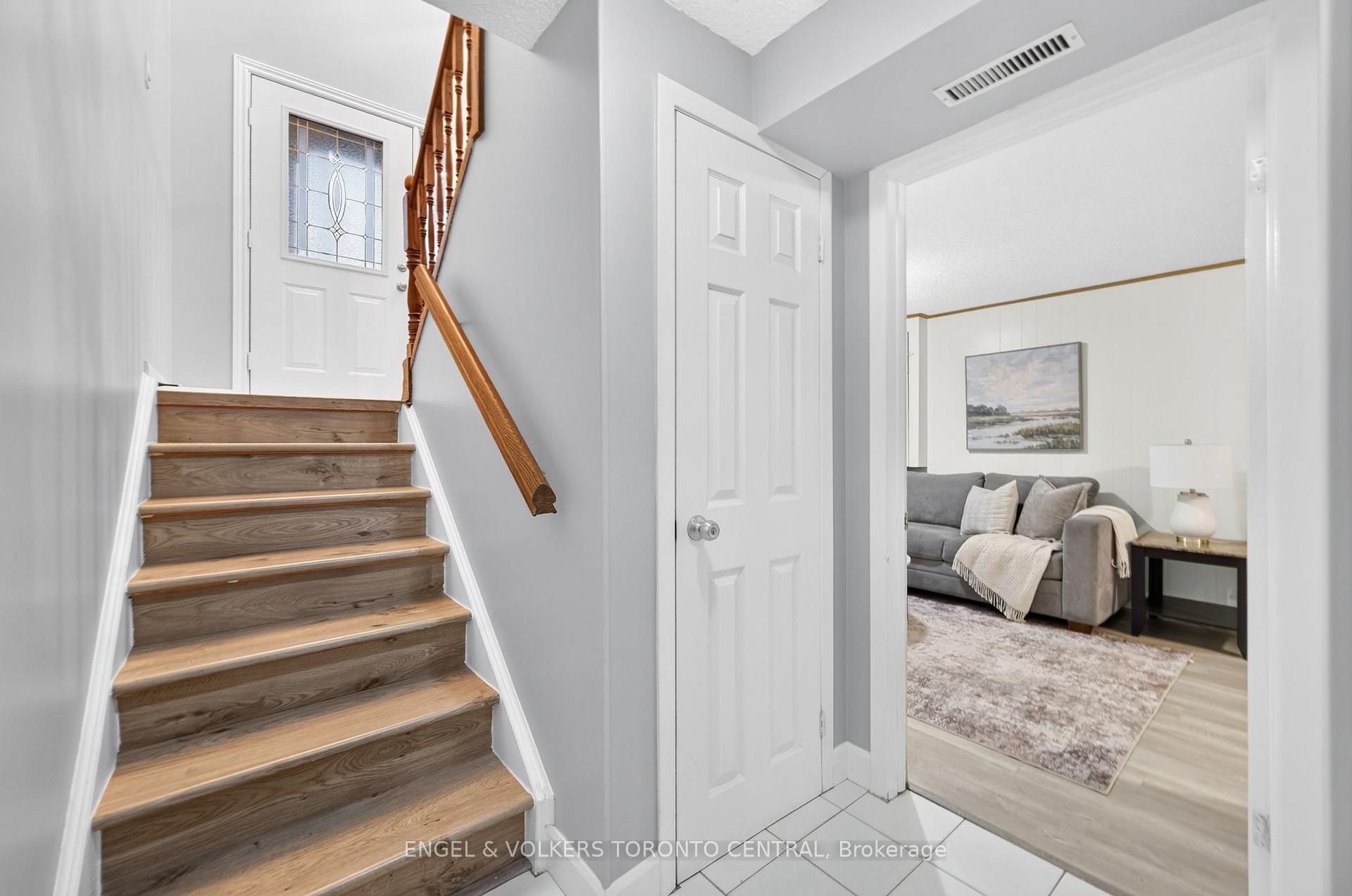 Photo 28 of 121 Southwood Drive, Kitchener, Country Hills — HOMEH