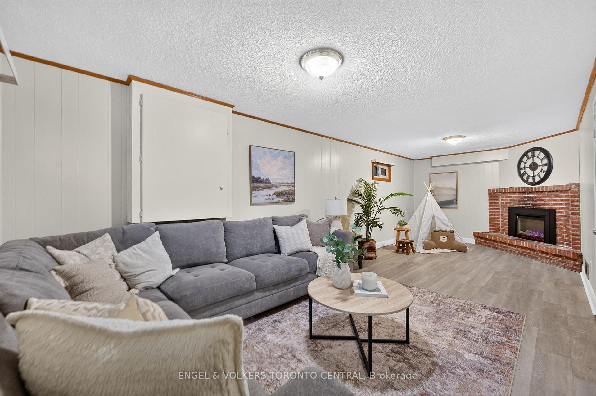 Photo 30 of 121 Southwood Drive, Kitchener, Country Hills — HOMEH