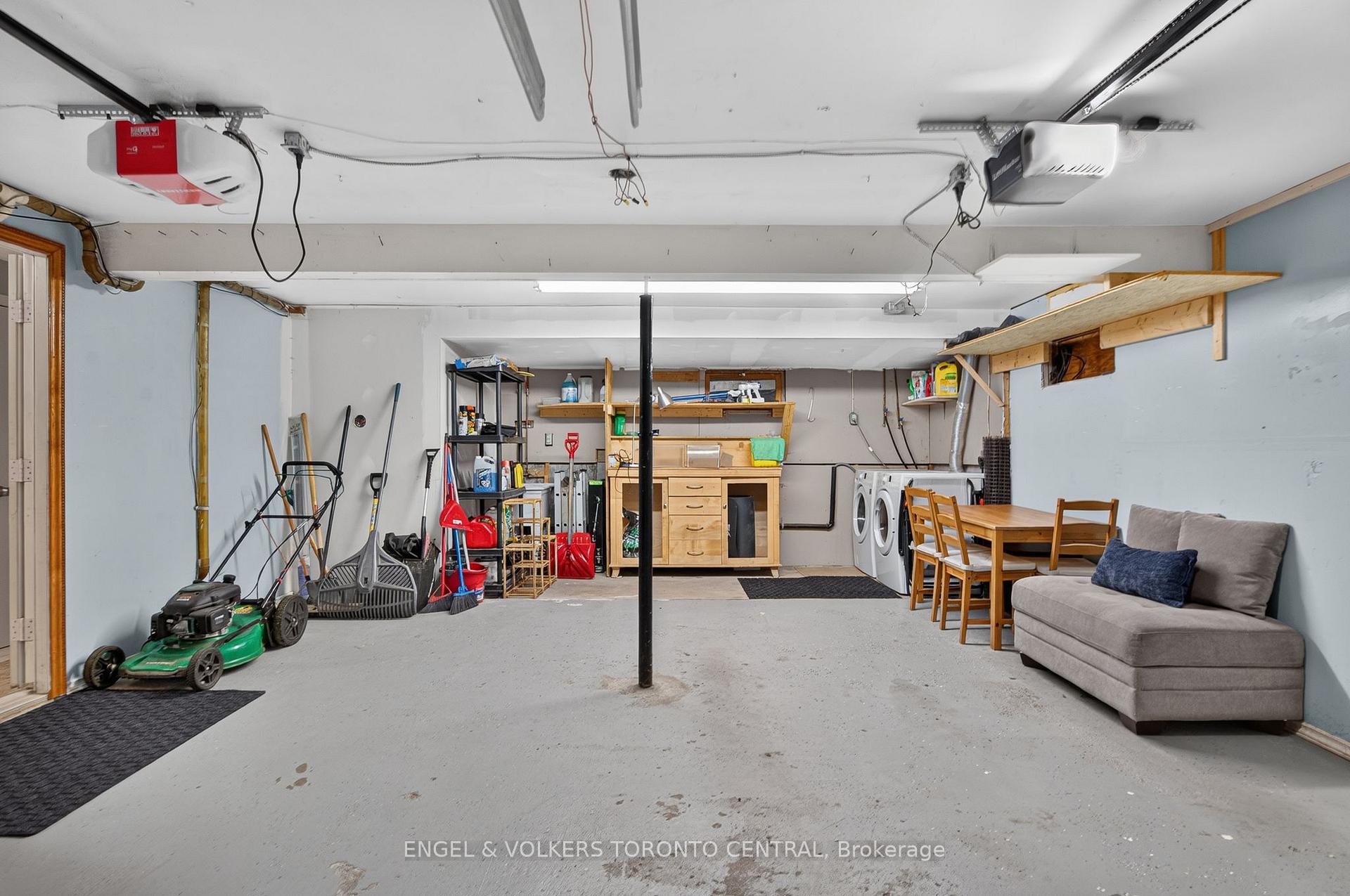 Photo 35 of 121 Southwood Drive, Kitchener, Country Hills — HOMEH