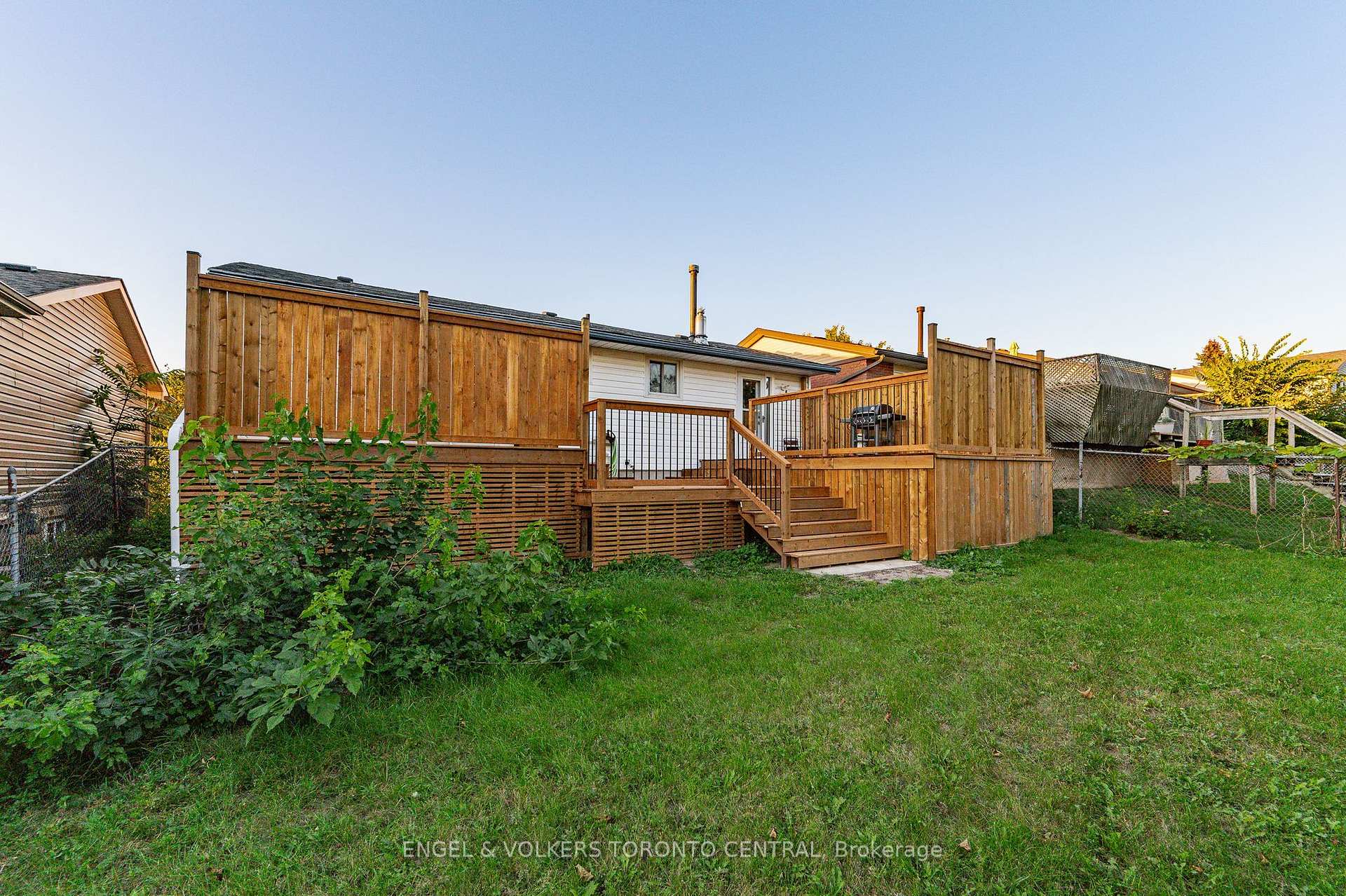 Photo 39 of 121 Southwood Drive, Kitchener, Country Hills — HOMEH