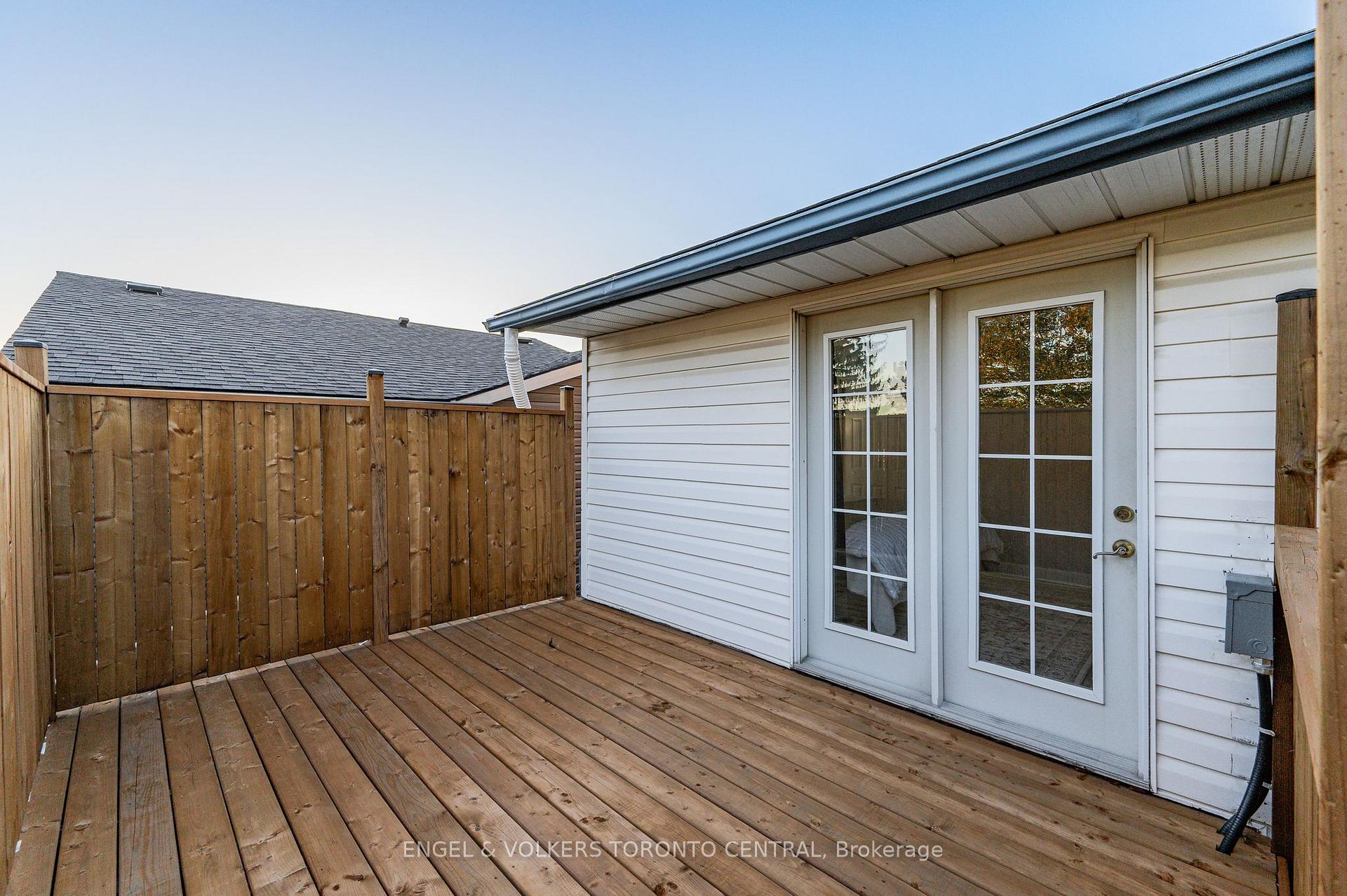 Photo 41 of 121 Southwood Drive, Kitchener, Country Hills — HOMEH