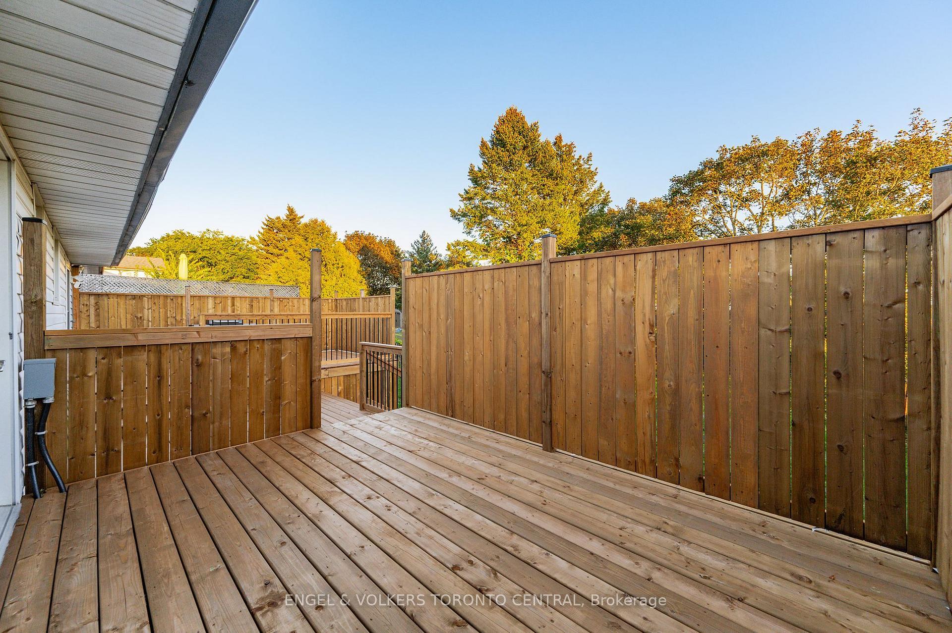 Photo 42 of 121 Southwood Drive, Kitchener, Country Hills — HOMEH