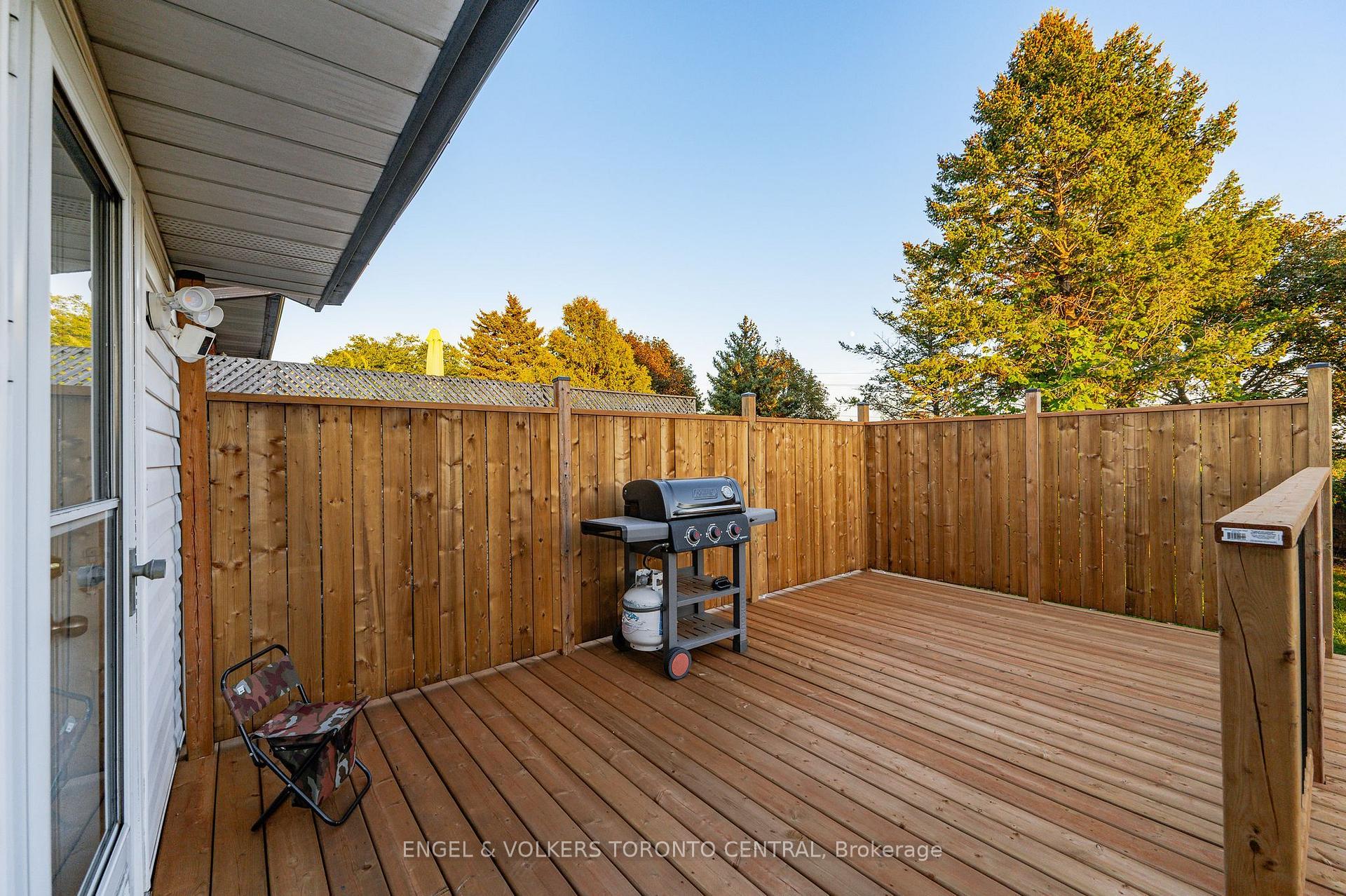 Photo 44 of 121 Southwood Drive, Kitchener, Country Hills — HOMEH