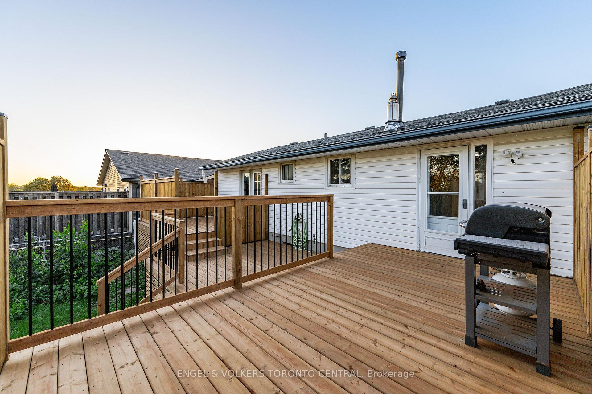 Photo 45 of 121 Southwood Drive, Kitchener, Country Hills — HOMEH