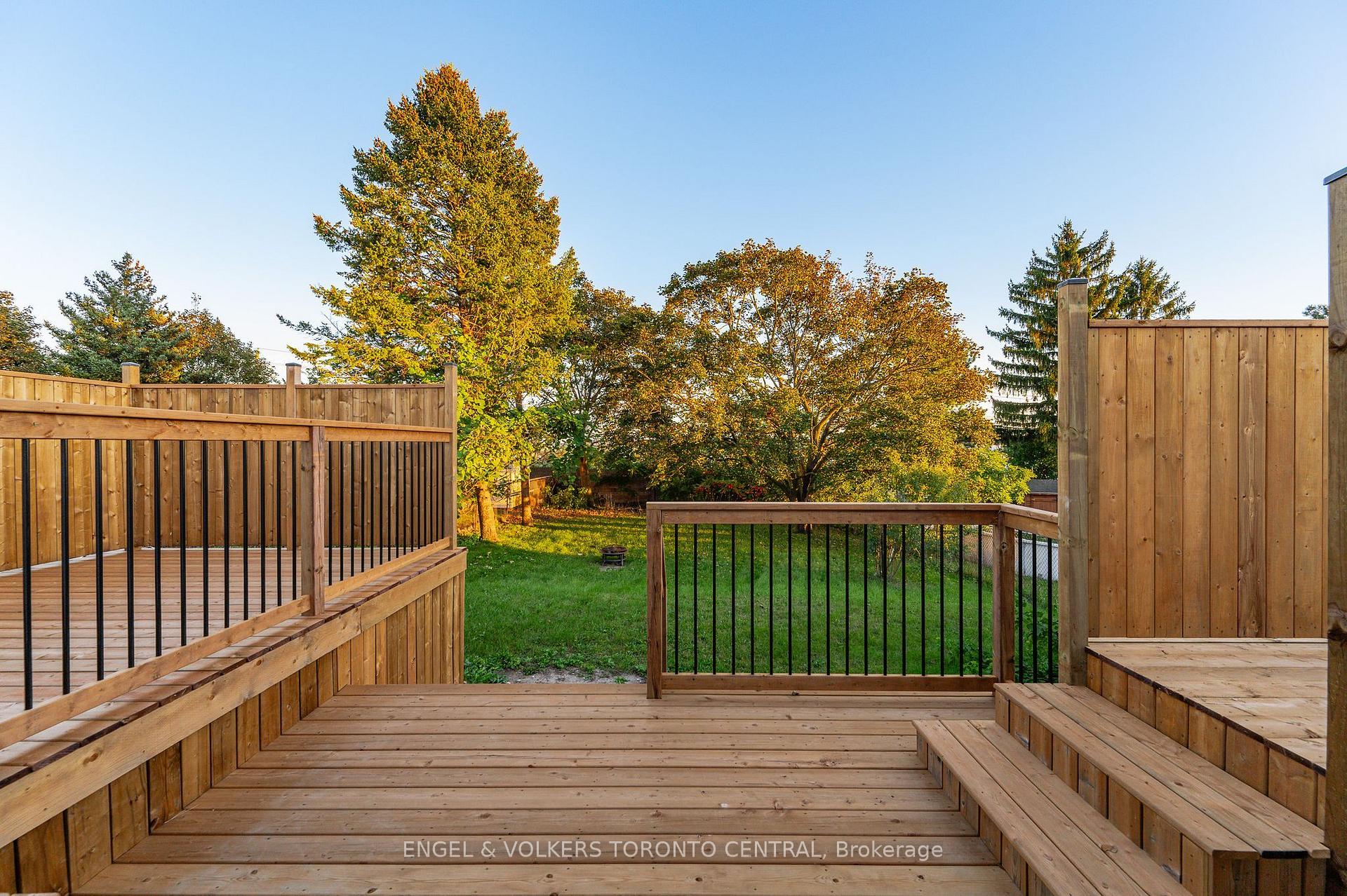 Photo 46 of 121 Southwood Drive, Kitchener, Country Hills — HOMEH
