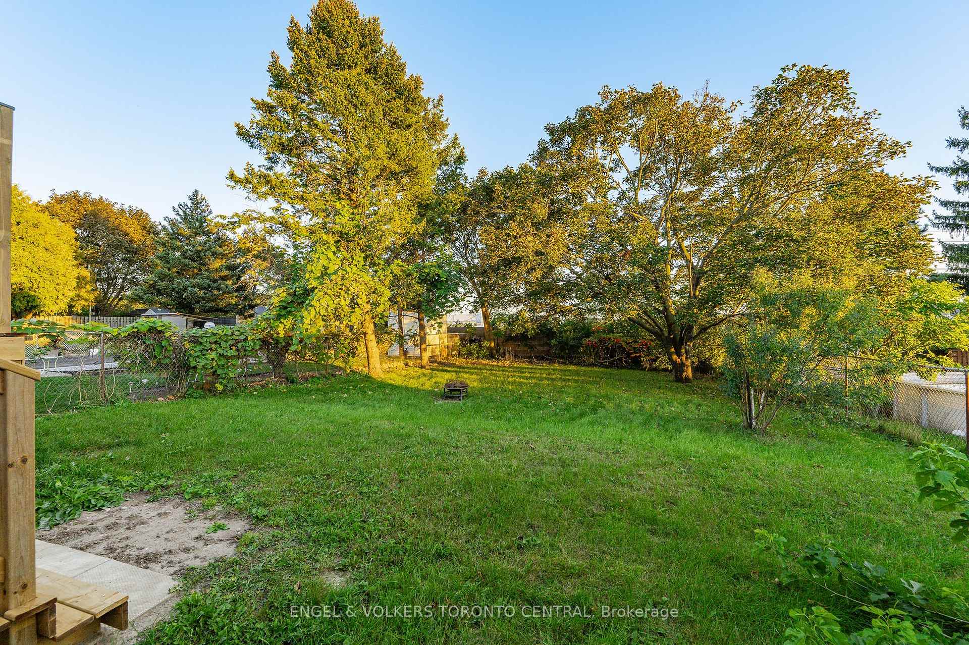 Photo 47 of 121 Southwood Drive, Kitchener, Country Hills — HOMEH