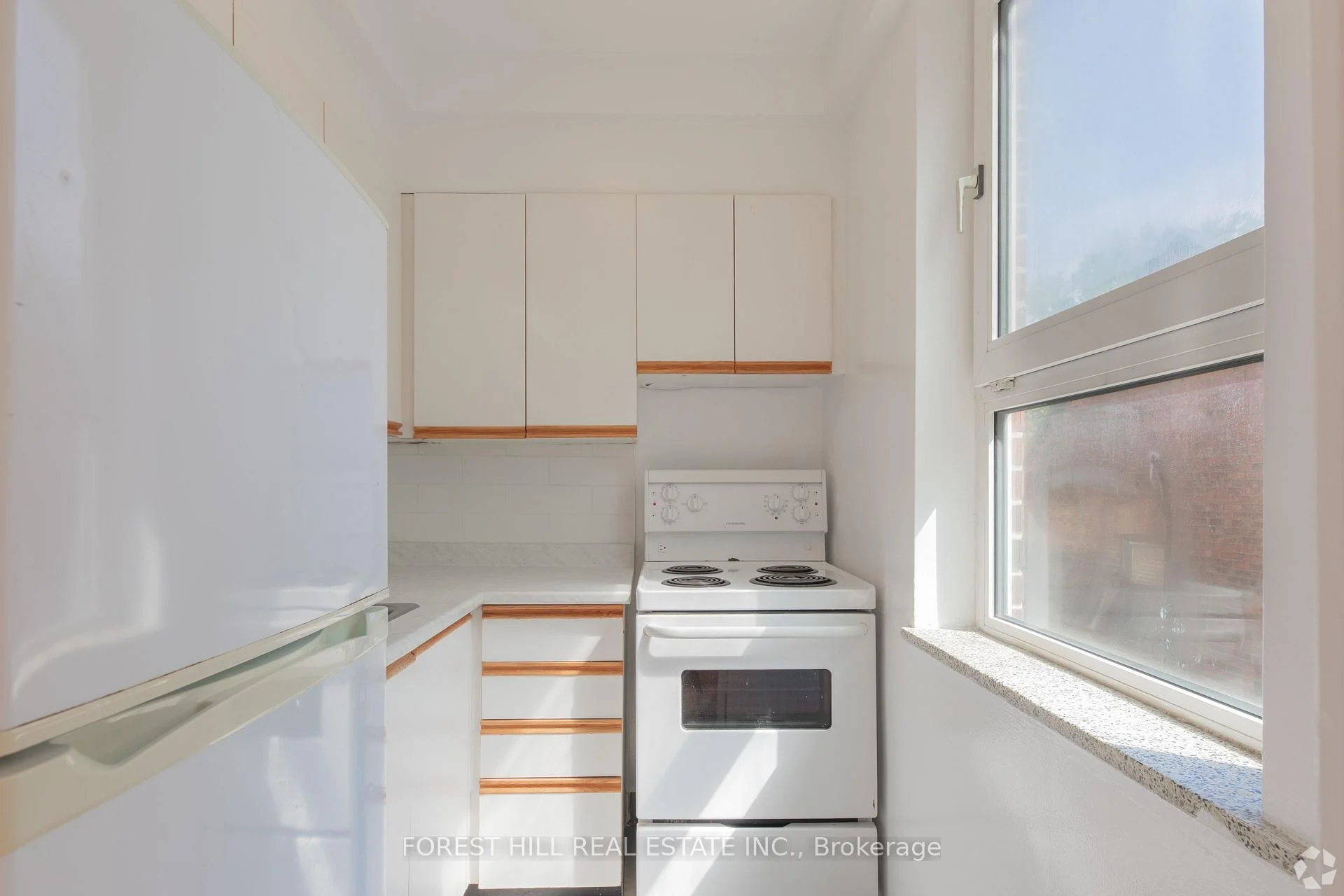 Photo 10 of Unit 501, 291 Avenue Road, Toronto, Yonge-St. Clair — HOMEH