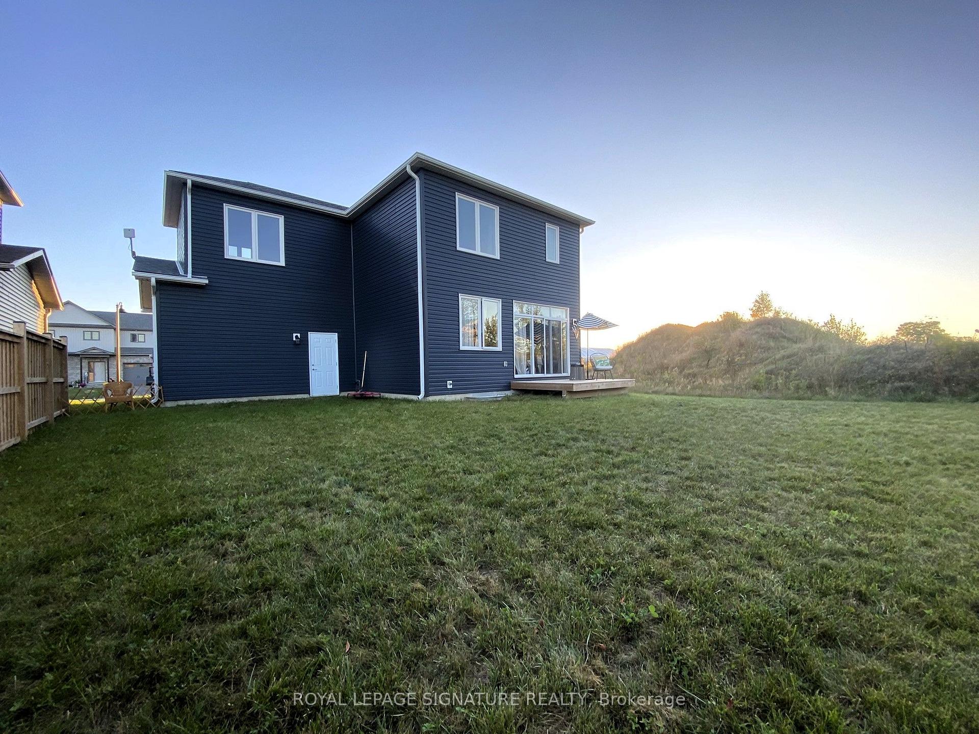 Photo 3 of 14 Griffin Street, Prince Edward County, Picton — HOMEH