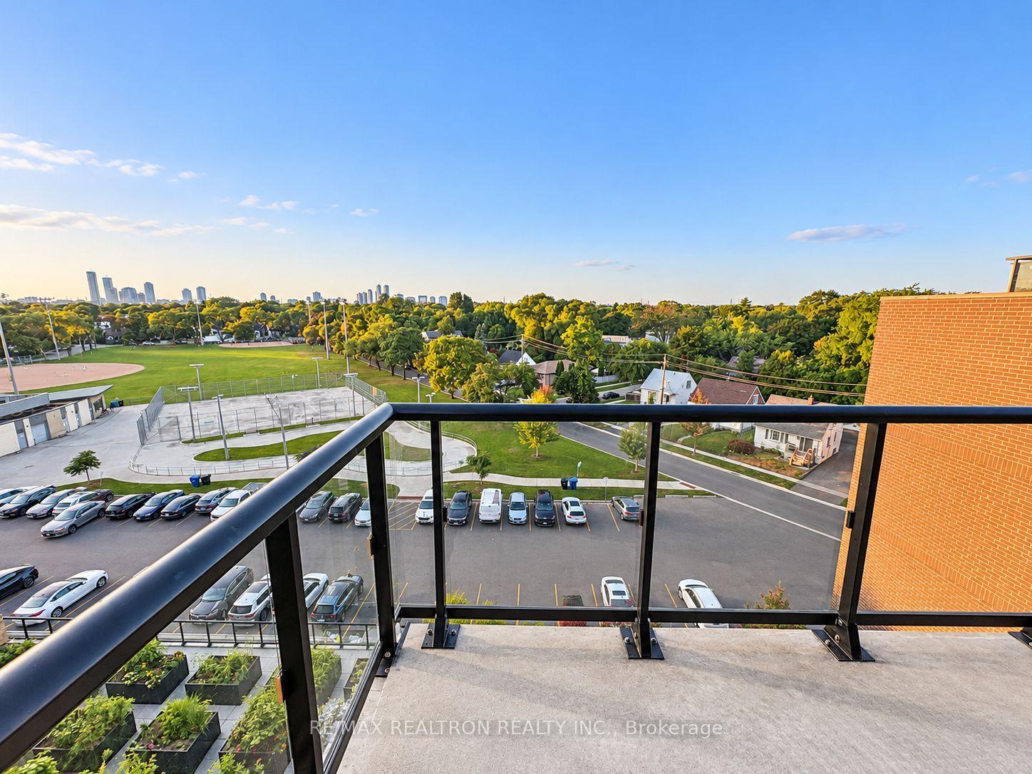Photo 14 of Unit 608, 7 Smith Crescent, Etobicoke, Stonegate-Queensway — HOMEH