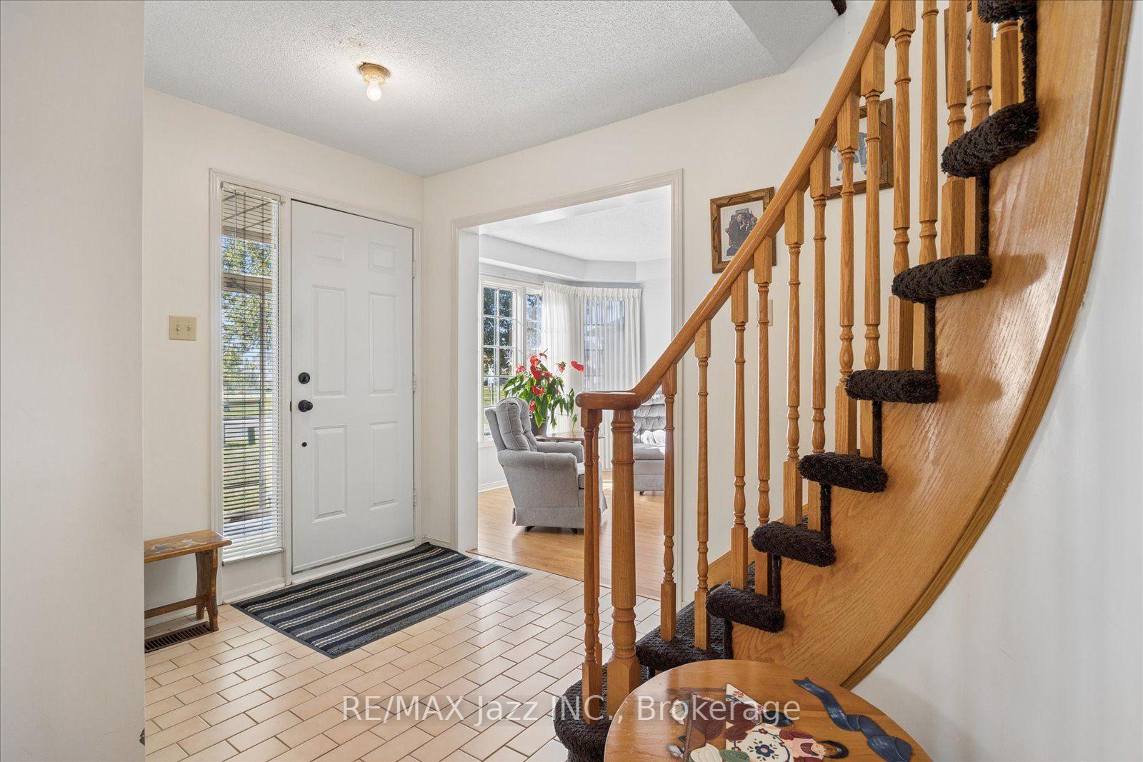 Photo 3 of 894 Grandview Street N, Oshawa, Pinecrest — HOMEH