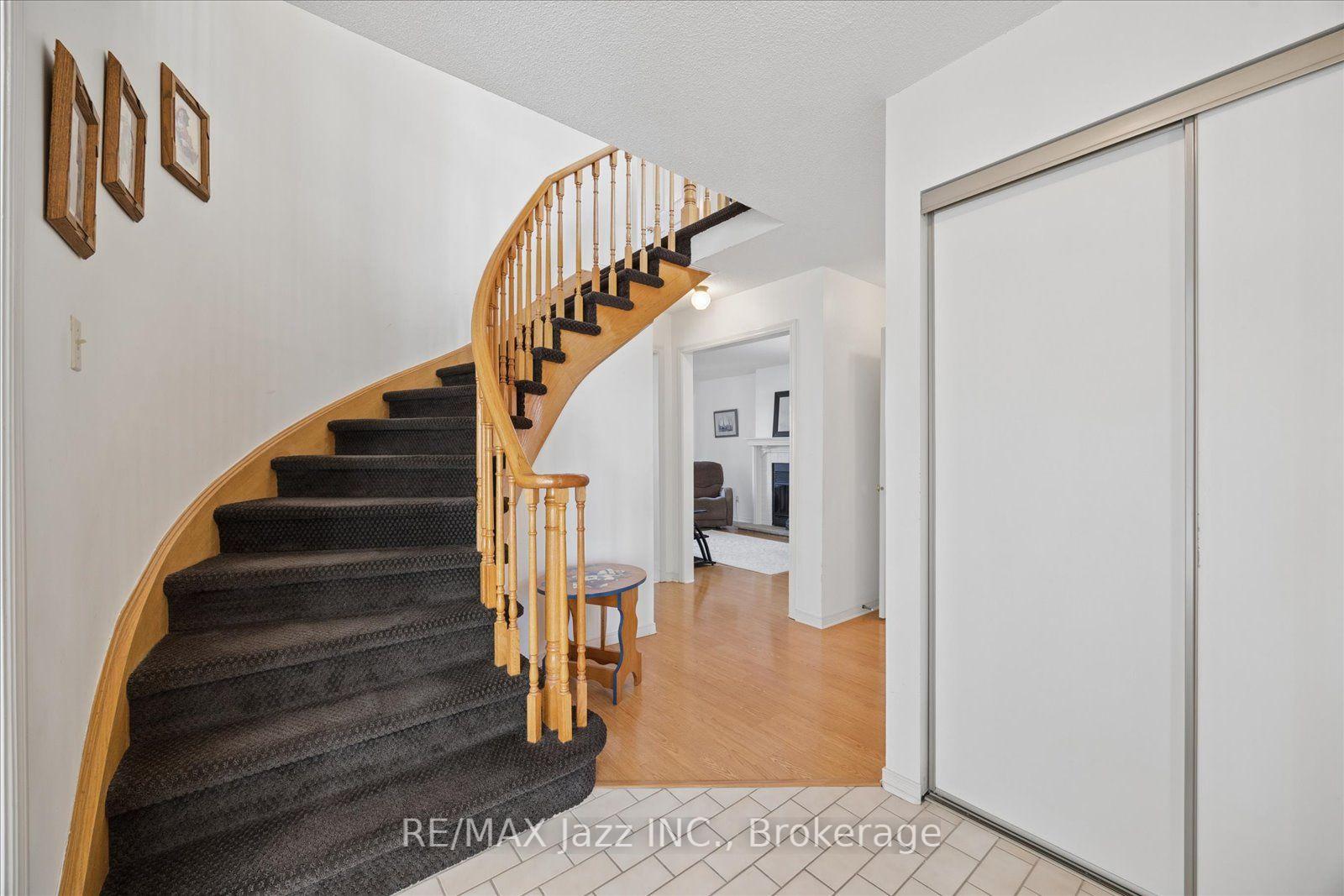Photo 4 of 894 Grandview Street N, Oshawa, Pinecrest — HOMEH