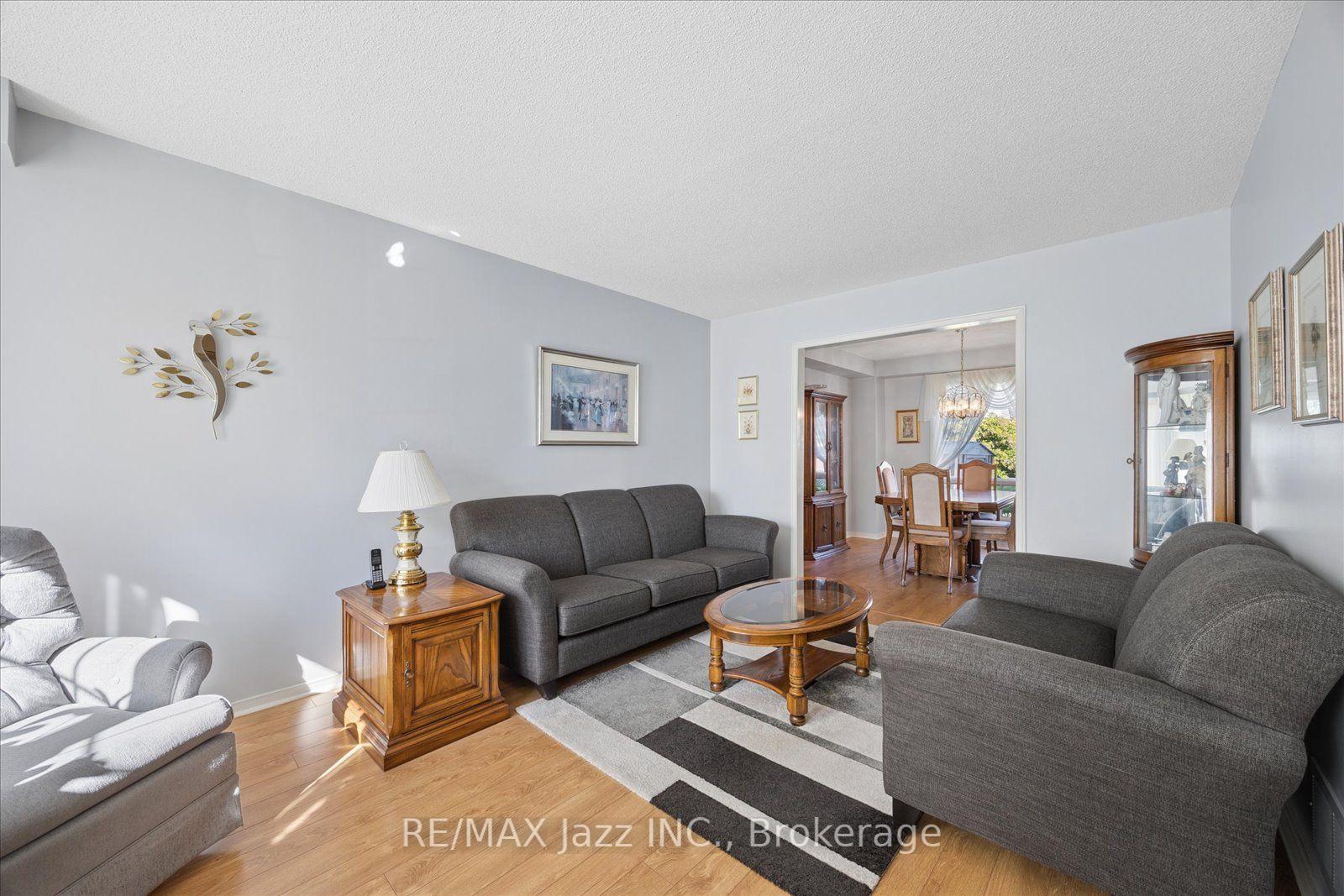 Photo 5 of 894 Grandview Street N, Oshawa, Pinecrest — HOMEH