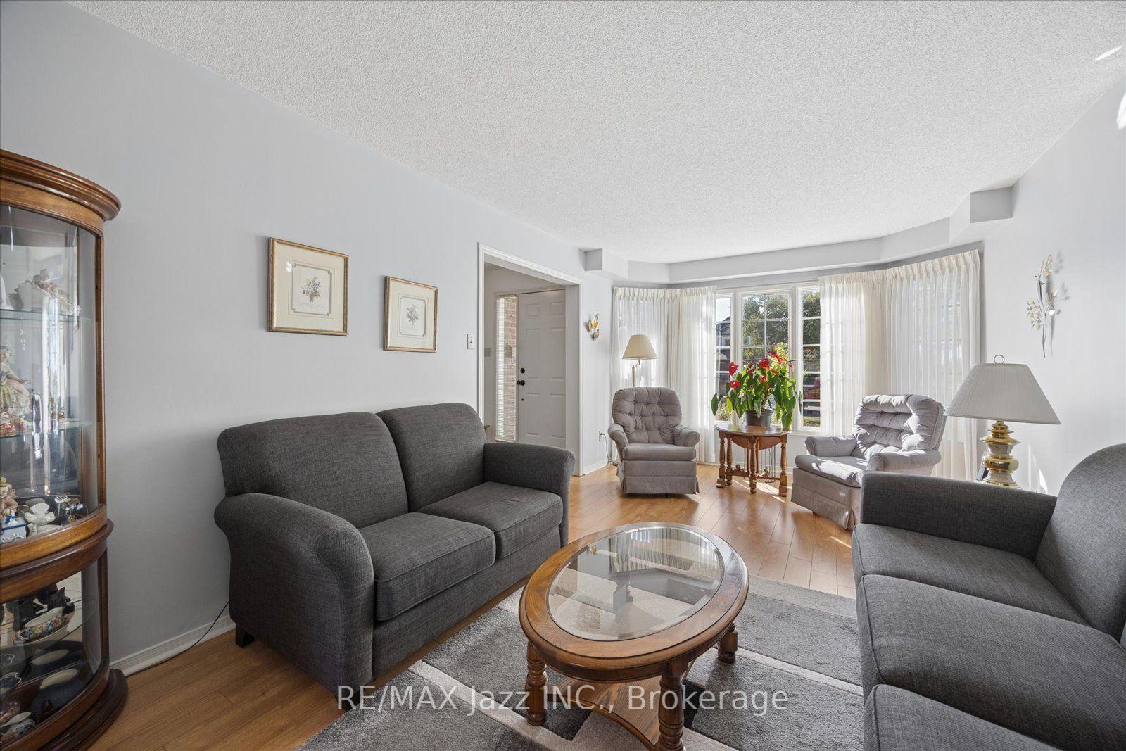 Photo 6 of 894 Grandview Street N, Oshawa, Pinecrest — HOMEH