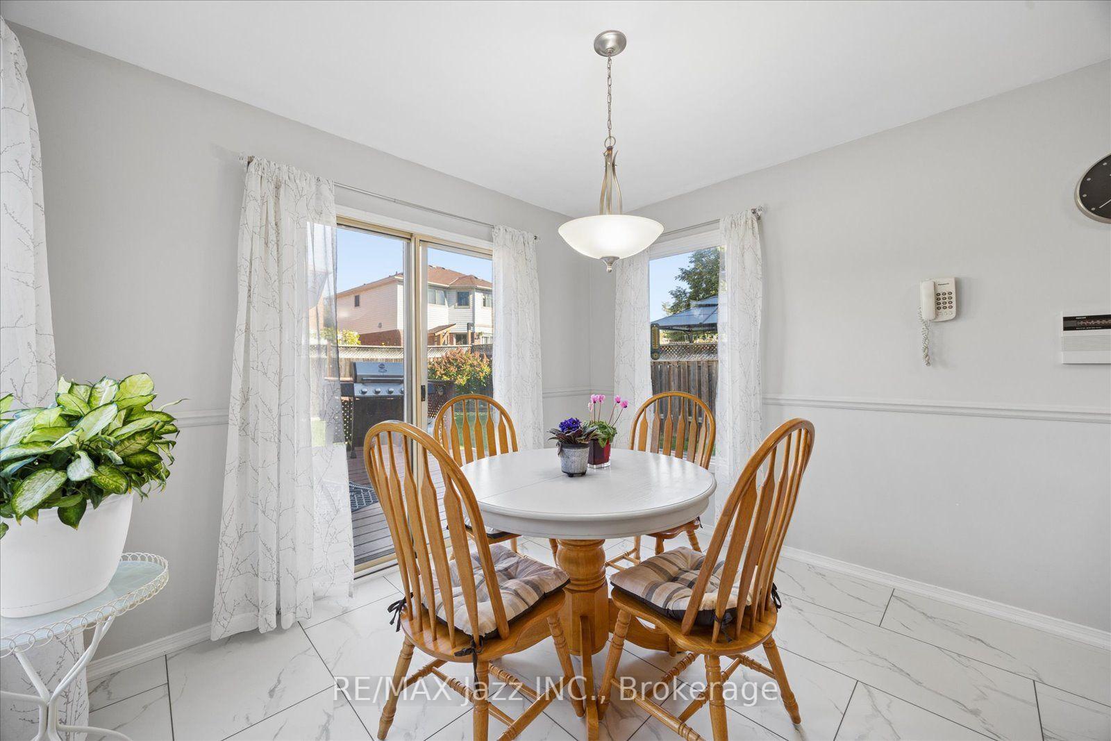 Photo 9 of 894 Grandview Street N, Oshawa, Pinecrest — HOMEH