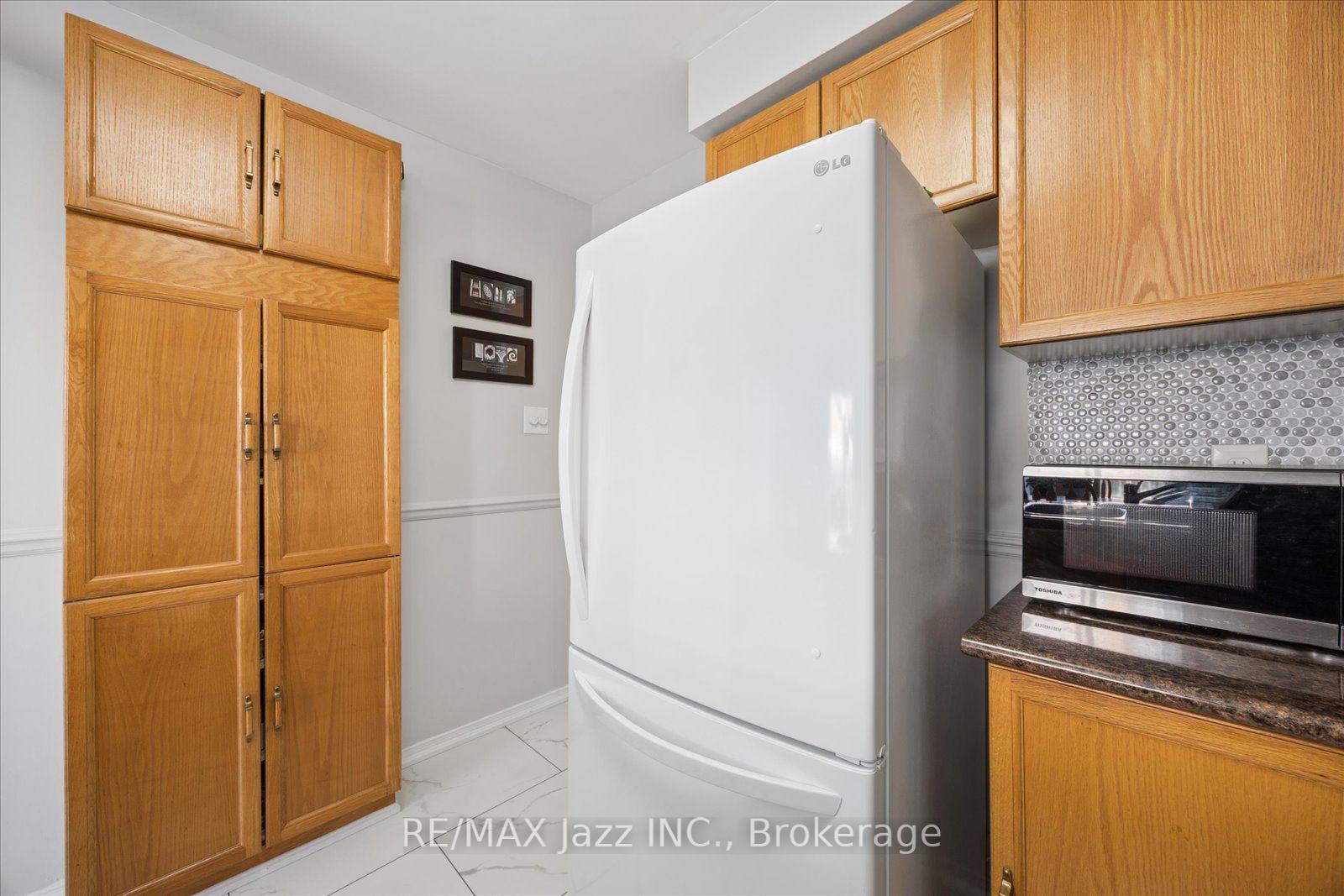 Photo 12 of 894 Grandview Street N, Oshawa, Pinecrest — HOMEH