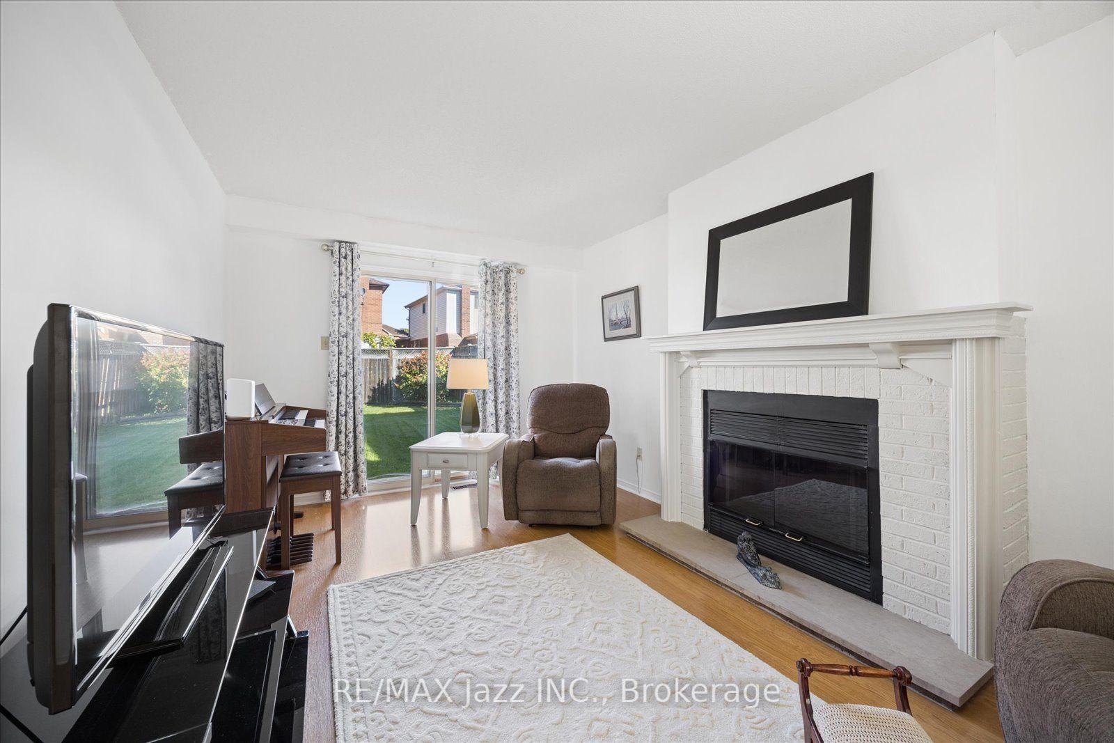 Photo 13 of 894 Grandview Street N, Oshawa, Pinecrest — HOMEH