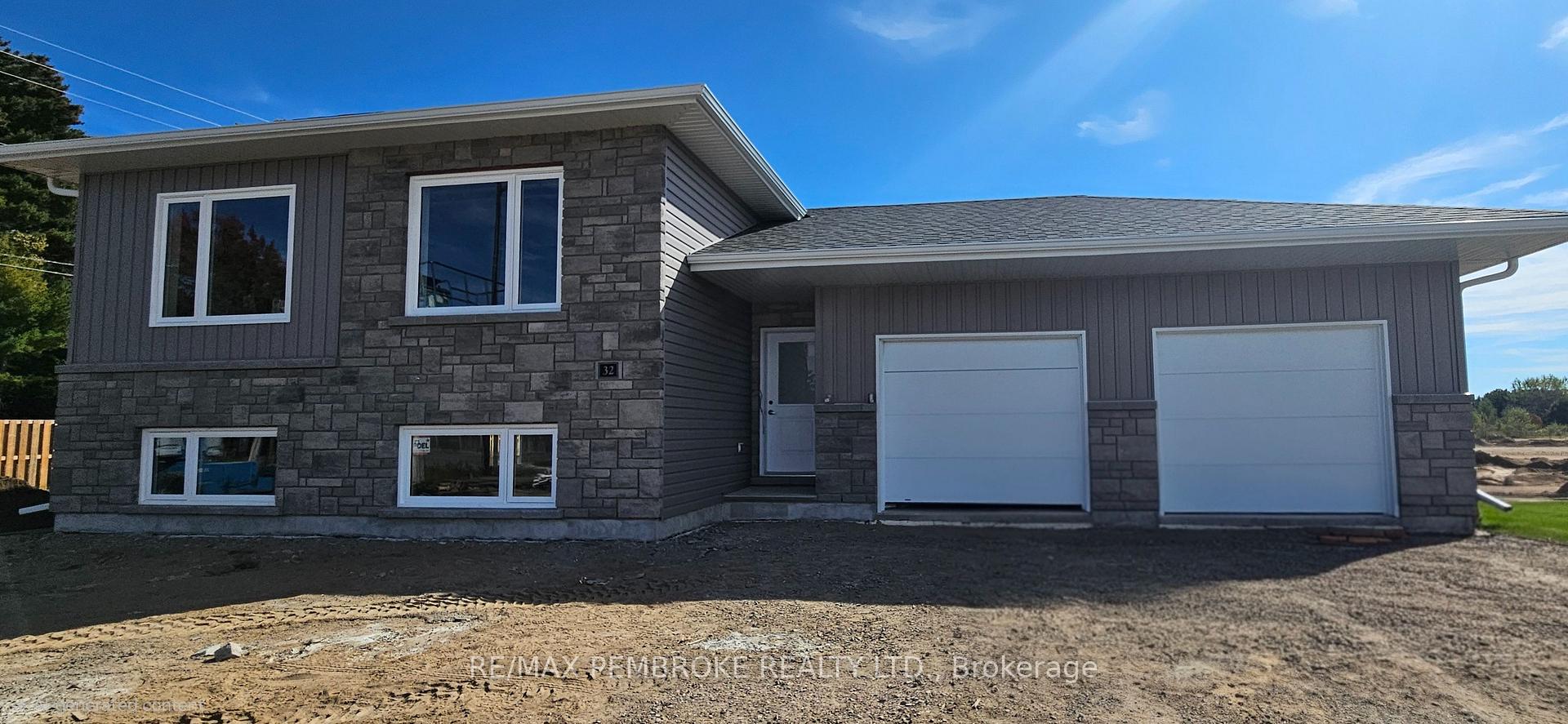Photo 1 of 18 Jade Avenue, Petawawa, Petawawa — HOMEH