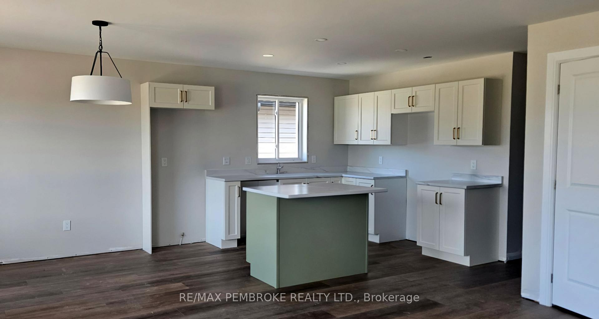 Photo 4 of 18 Jade Avenue, Petawawa, Petawawa — HOMEH